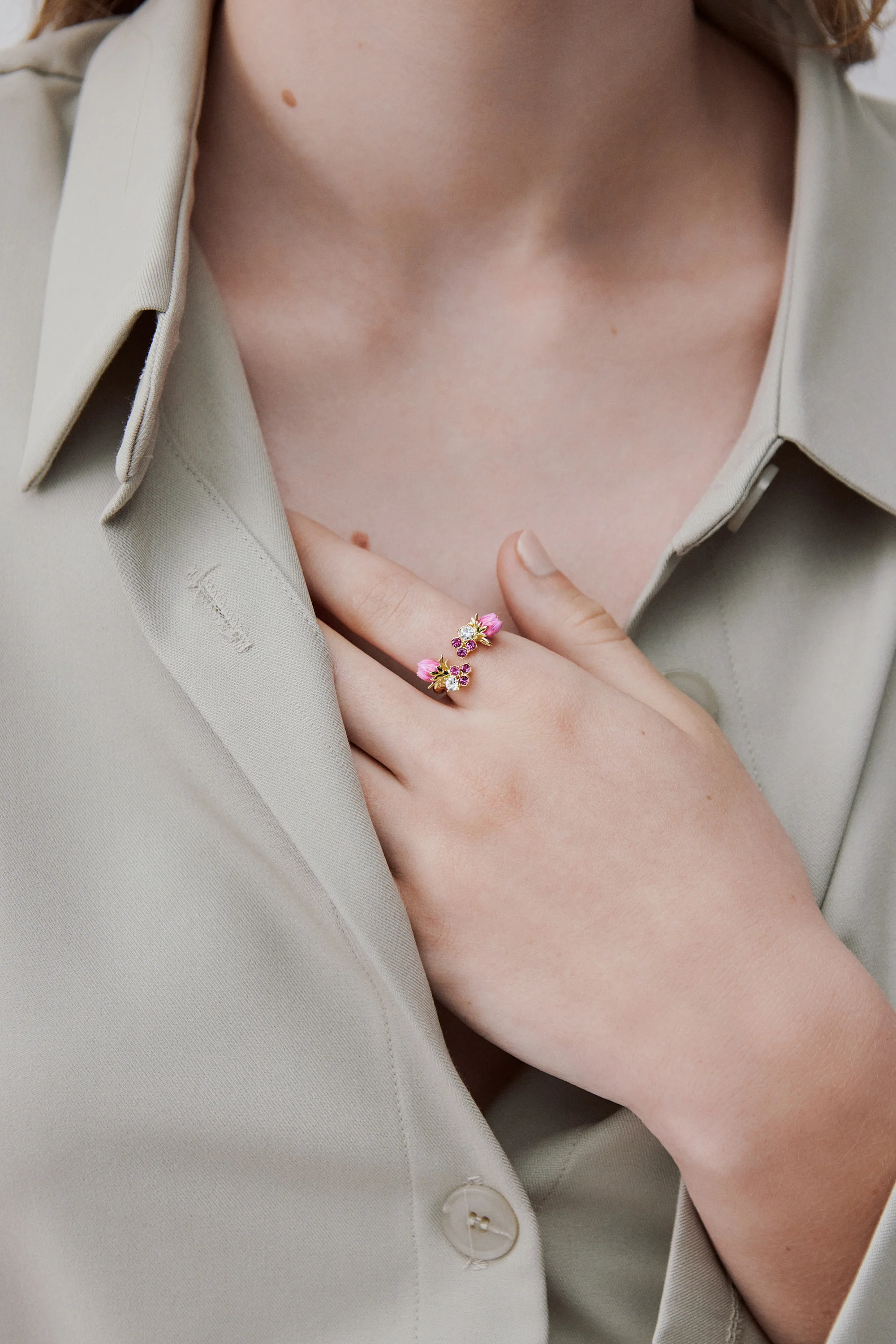 Bague ajustable boutons de rose et cristaux facettés roses - Image 2