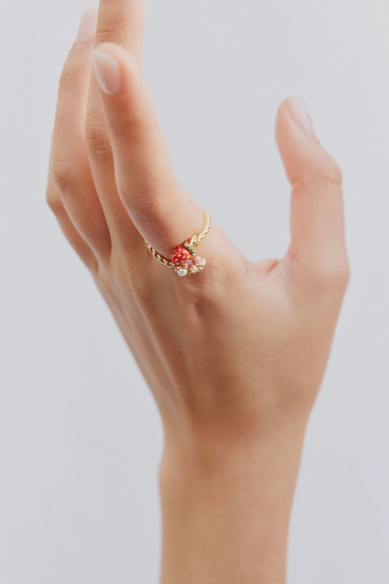 Bague ajustable fraise des bois et fleur rose - Image 2