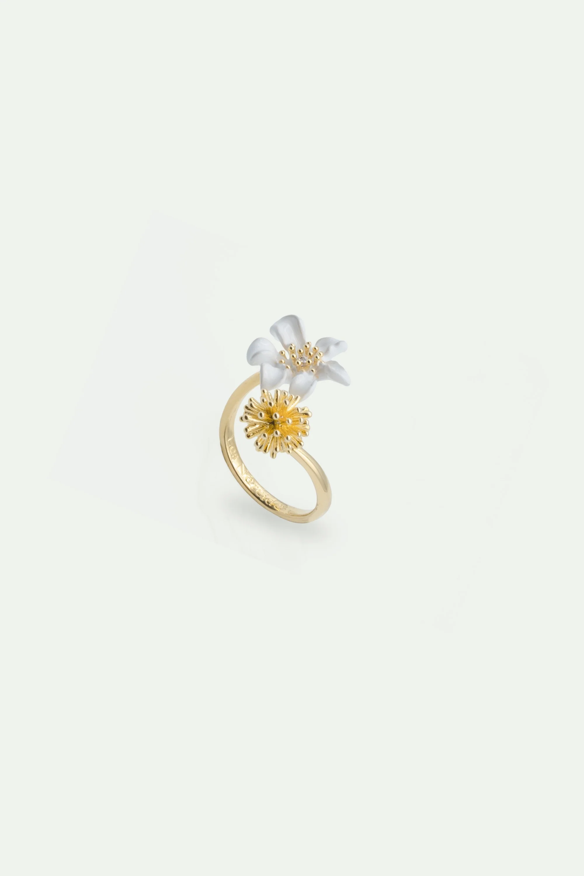 Bague ajustable grande fleur de clématite blanche et corête du japon
