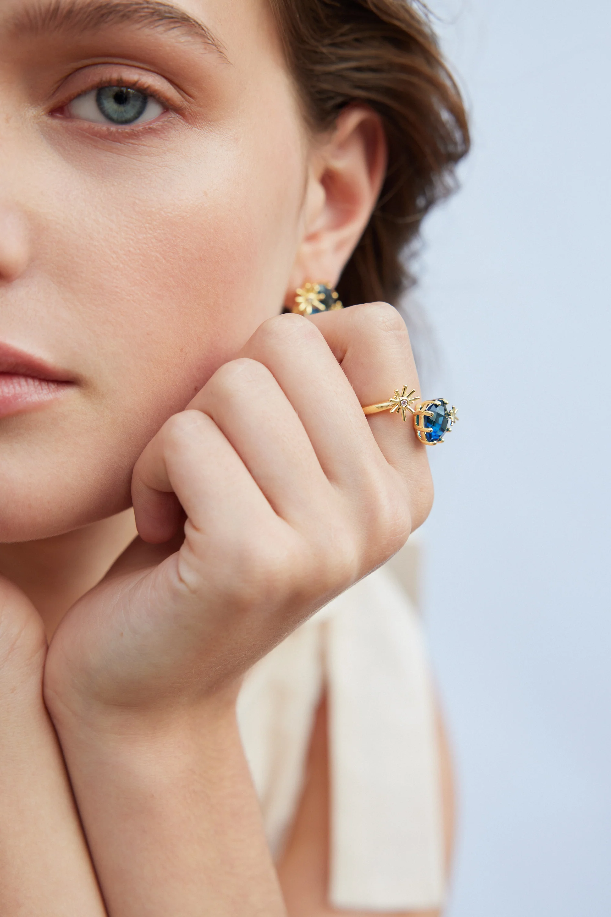 Bague ajustable toi et moi étoiles dorées et pierre carrée - Image 2