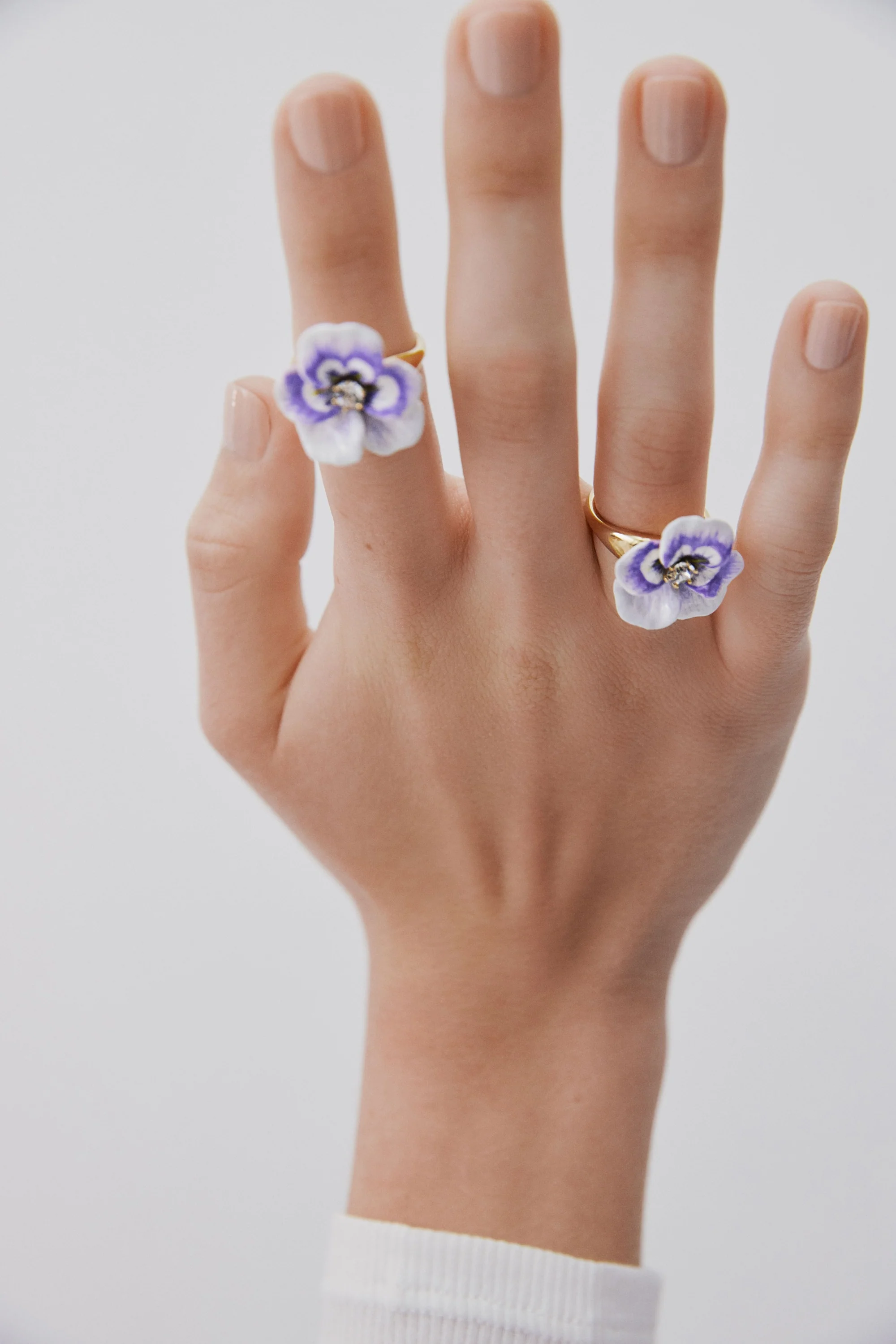 Bague cocktail pensée violette et cristal taillé - Image 2
