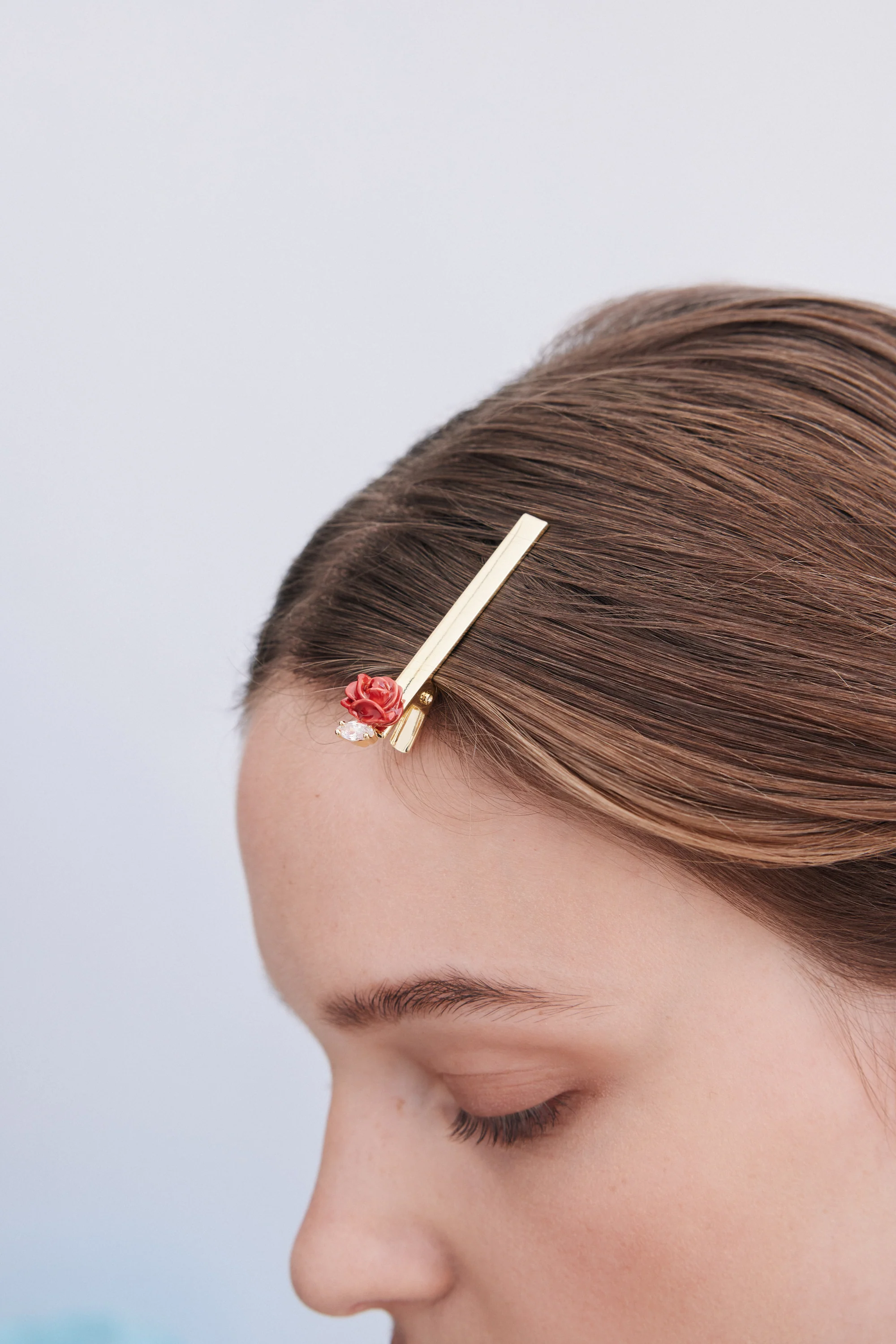 Barrette bouton de rose rouge et cristal taillé - Image 2