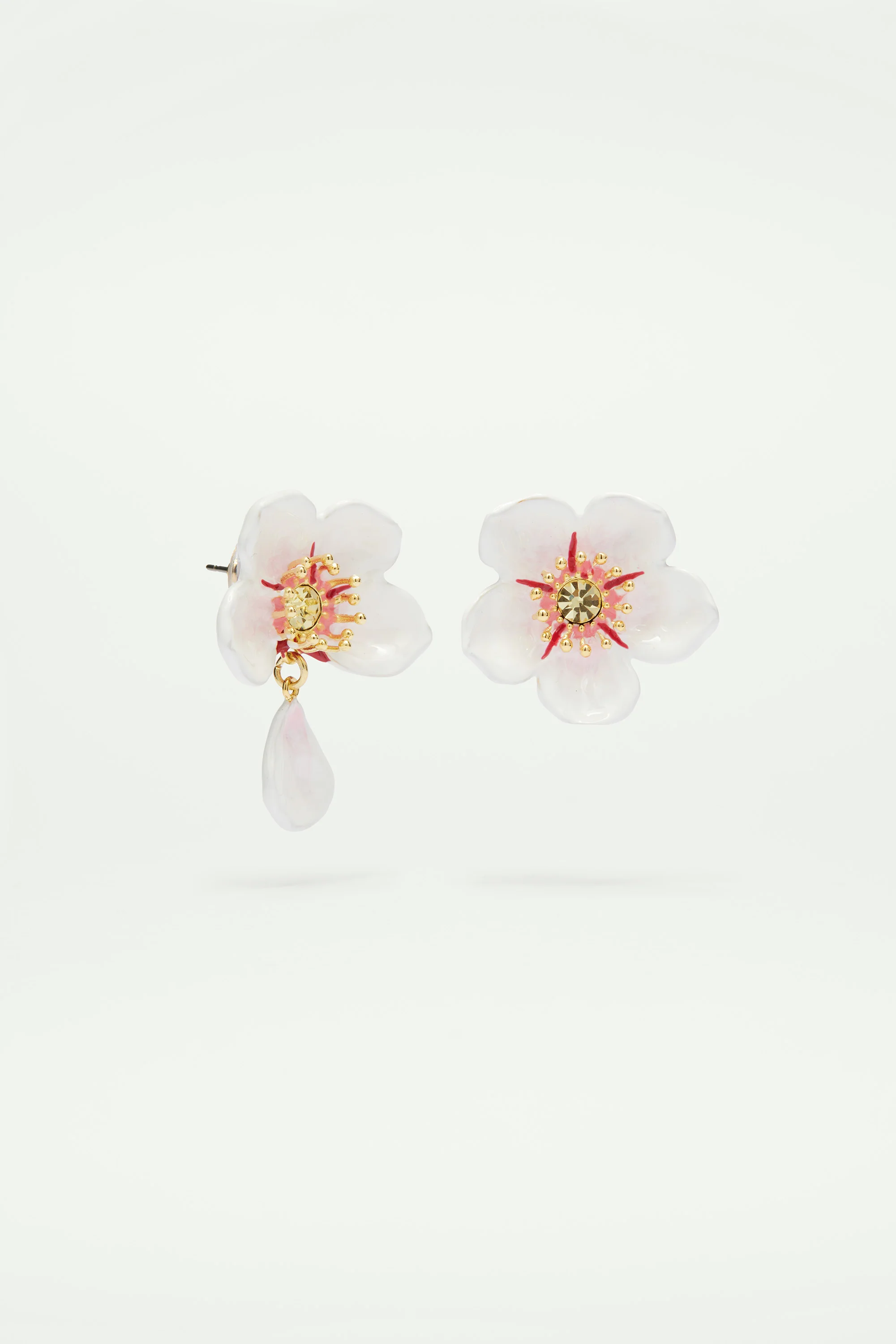 Boucle d'oreilles fleur blanche de cerisier - Image 3