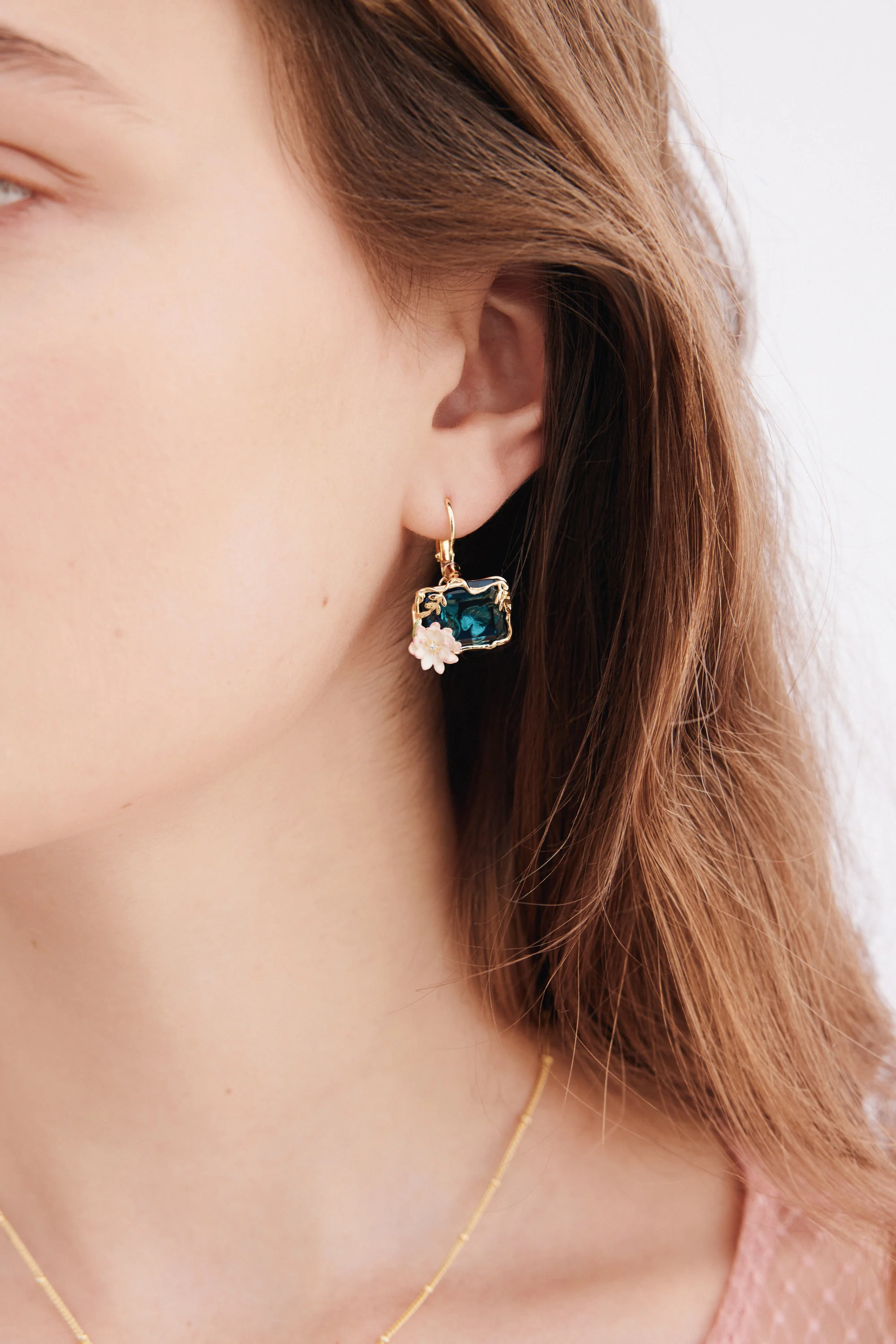 Boucles d’oreilles bassin aux nymphéas bleues et roses - Image 2