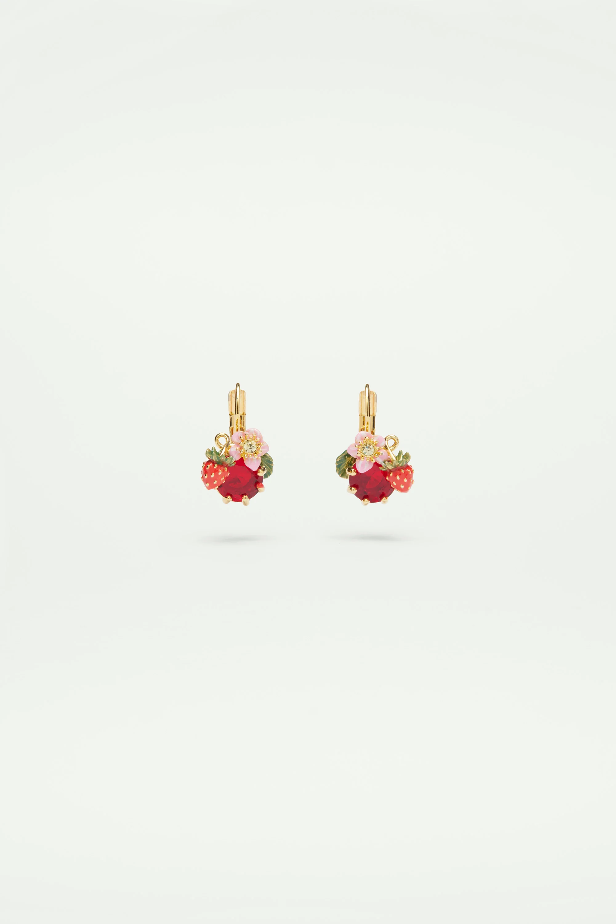 Boucles d’oreilles dormeuses fraise des bois et pierre rouge