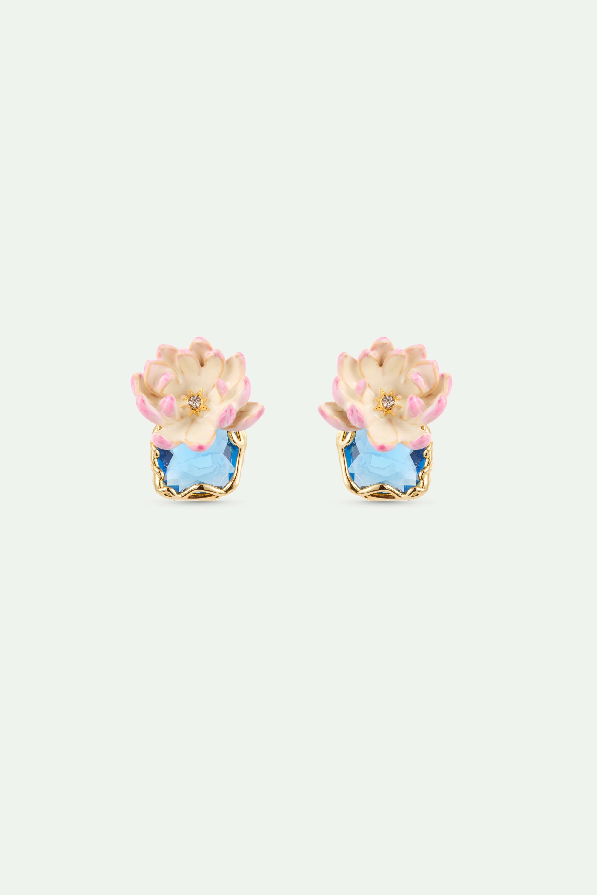 Boucles d’oreilles tiges nymphéa rose et pierre ronde bleue
