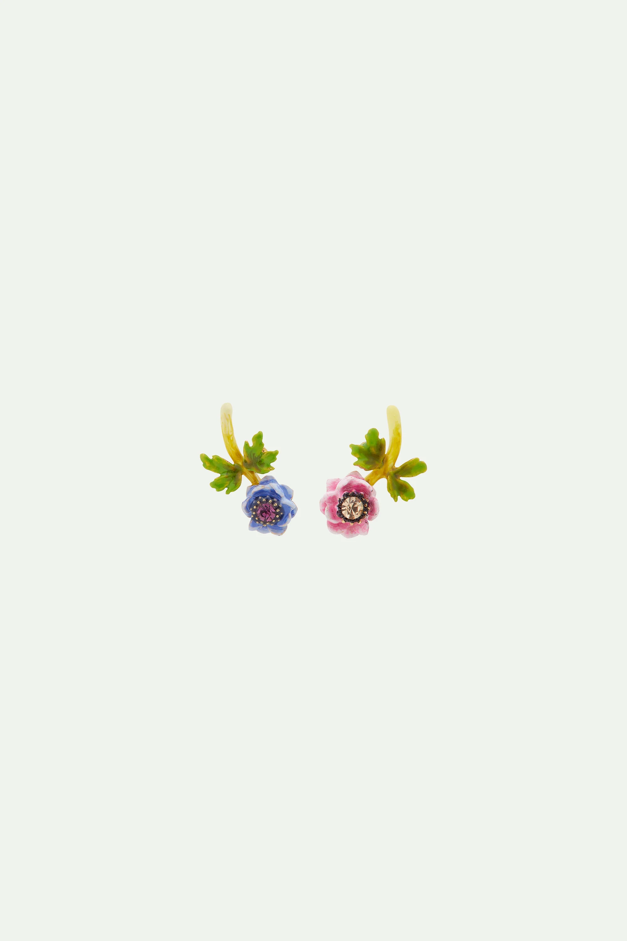 Boucles d'oreilles asymétriques anémones rose et bleue