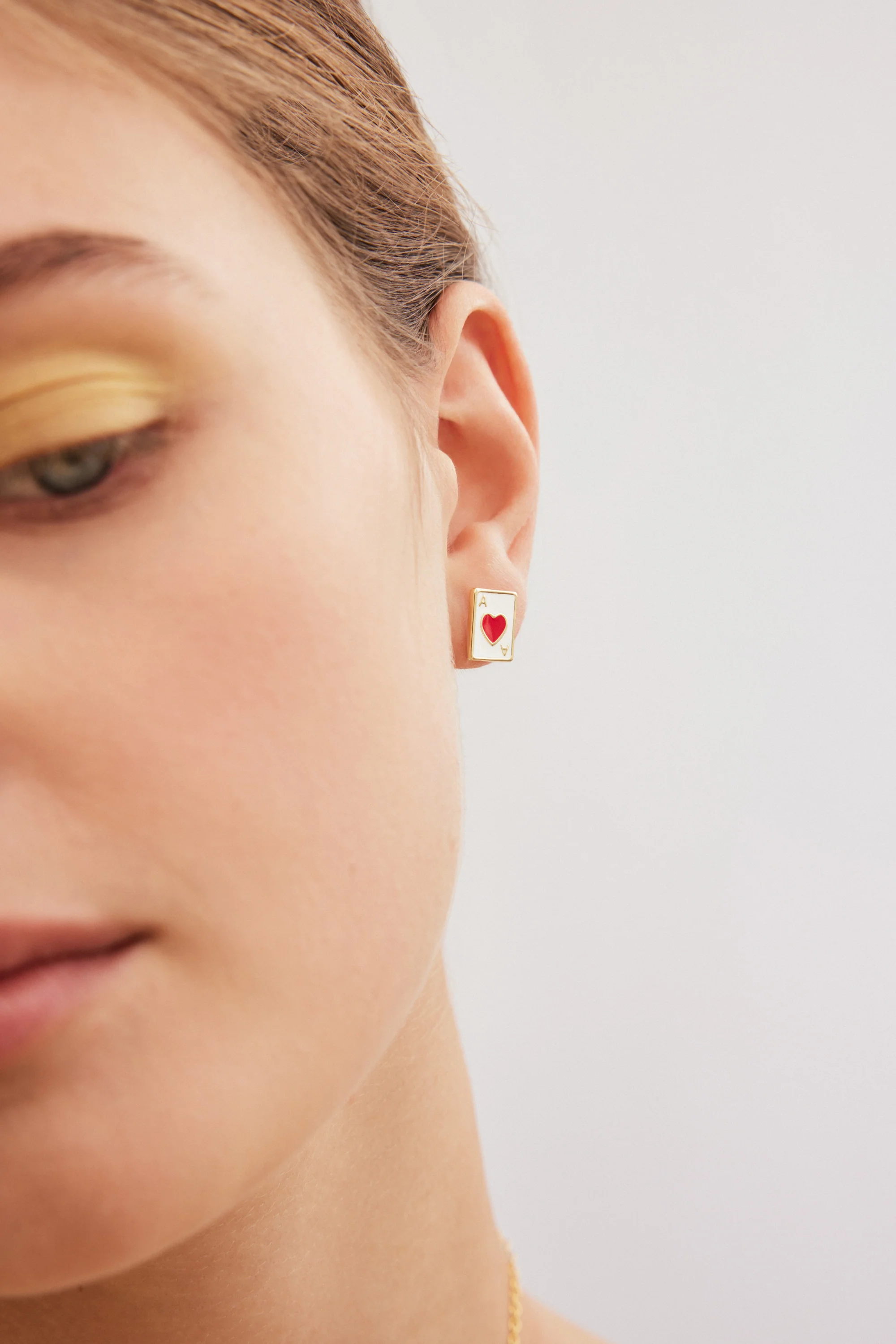Boucles d'oreilles asymétriques carte coeur et panier coeur - Image 2