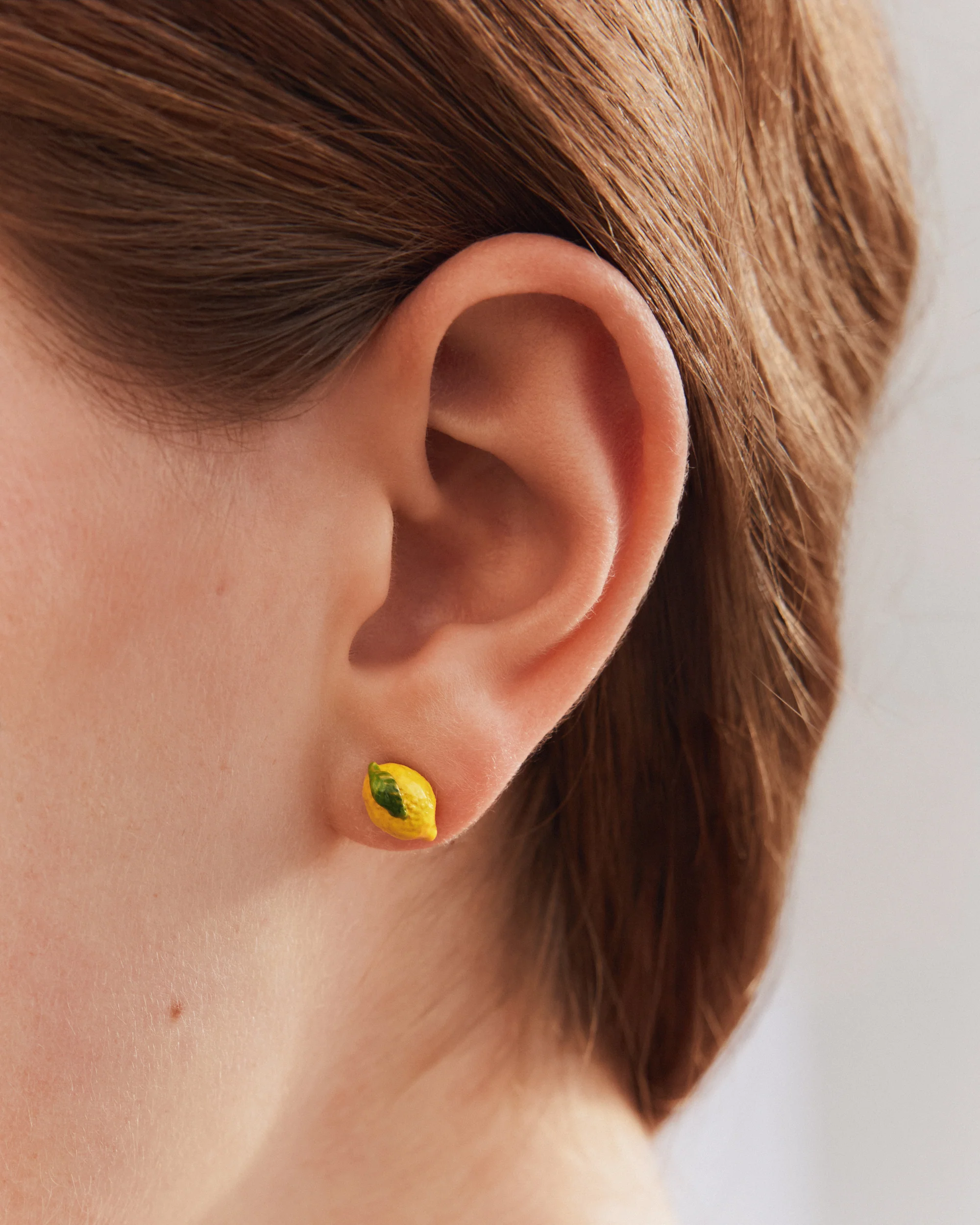 Boucles d'oreilles asymétriques citron et fleur d'oranger - Image 3