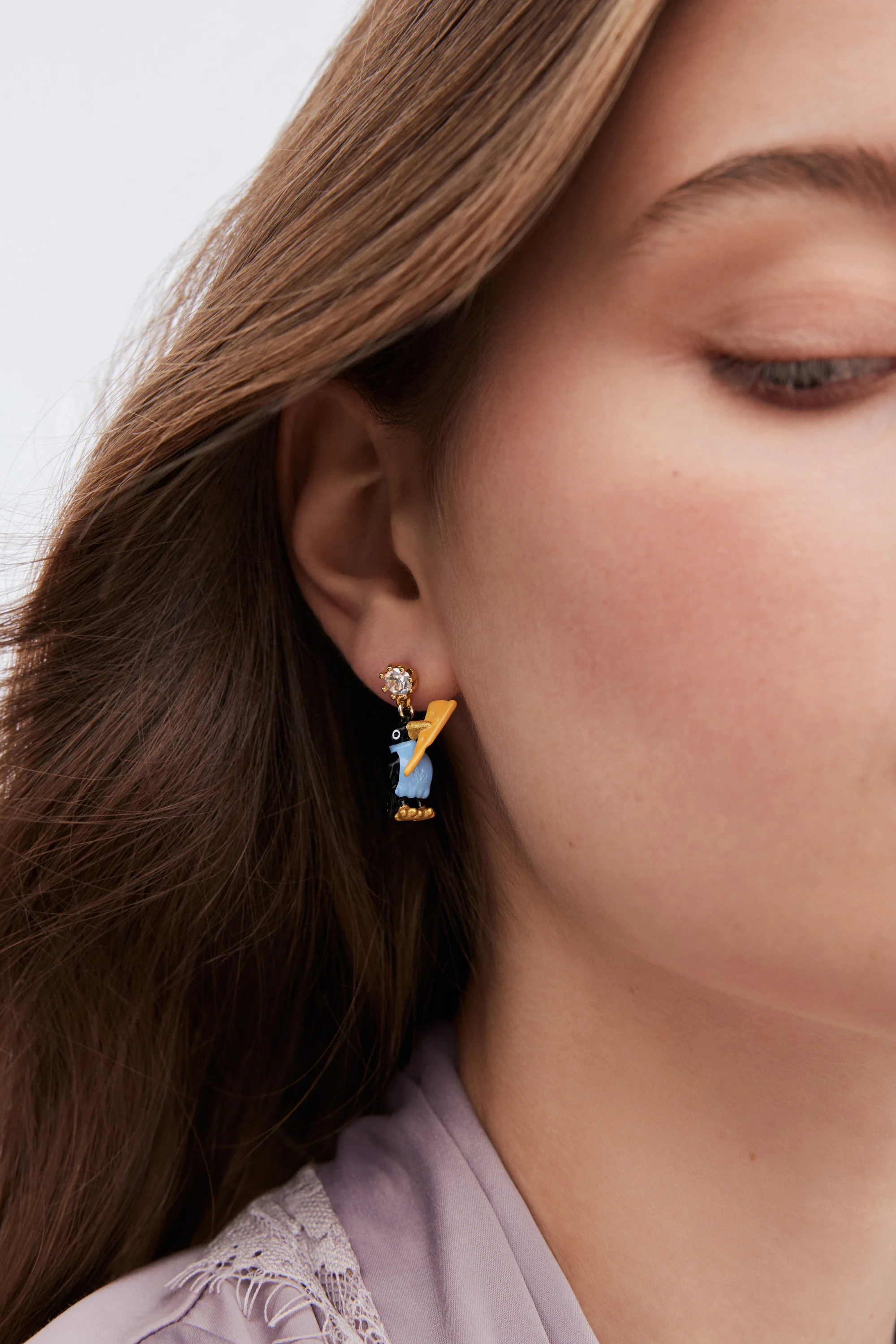 Boucles d'oreilles asymétriques Le Corbeau et le Renard, cristal facetté - Image 2