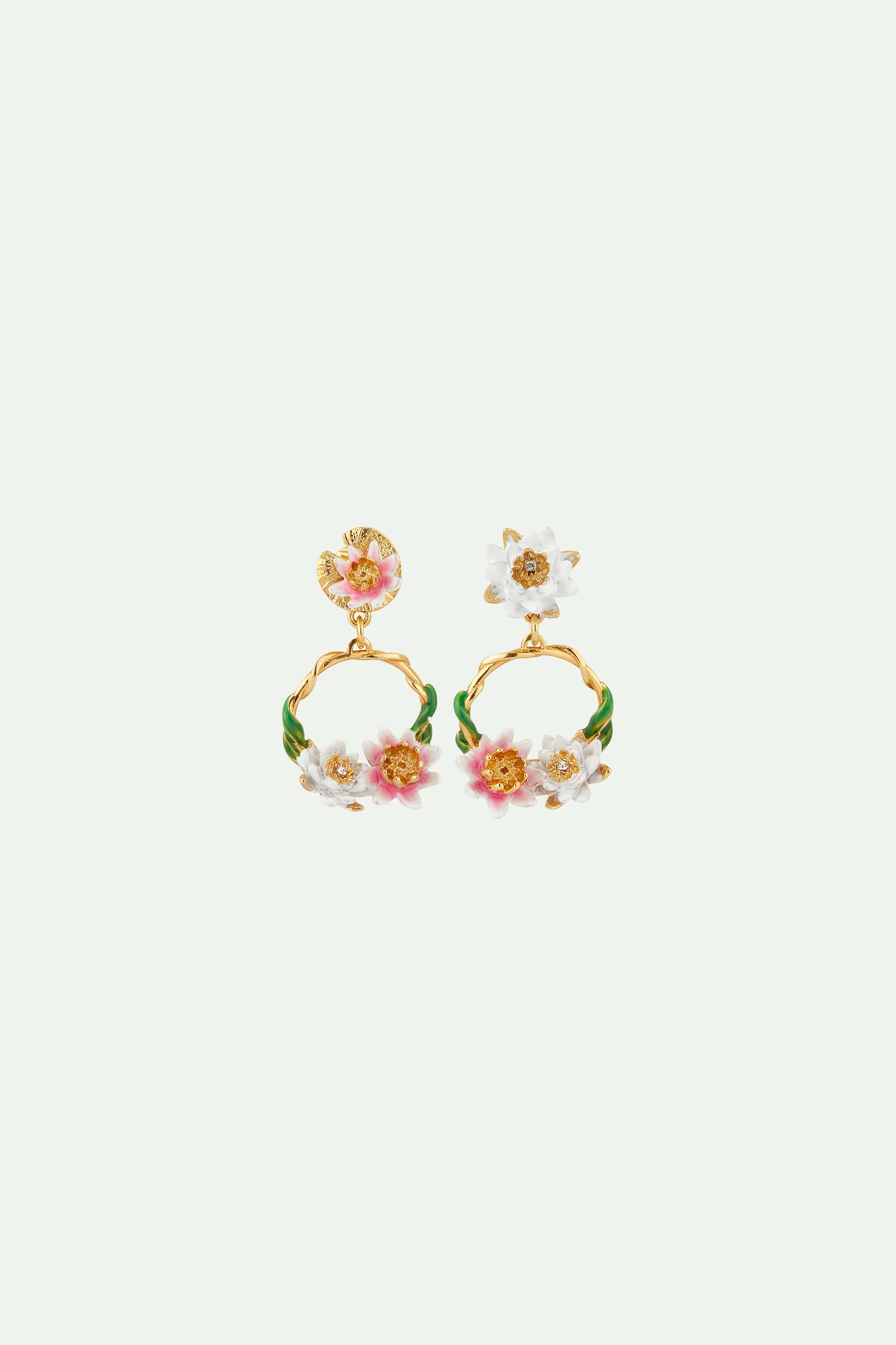 Boucles d'oreilles asymétriques nymphéas rose et blanc