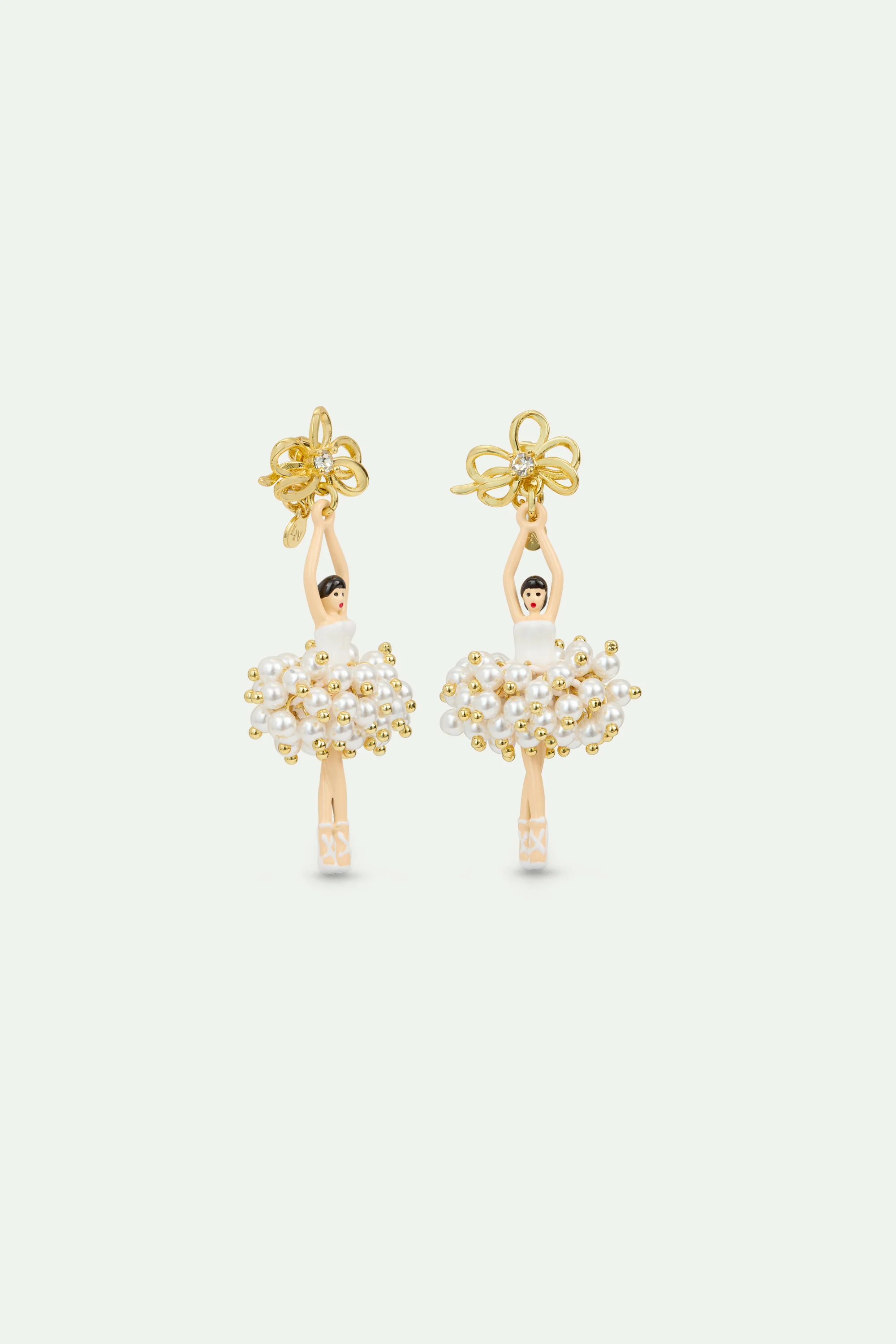Boucles d'oreilles Ballerine perles blanches et nœud doré - Image 3