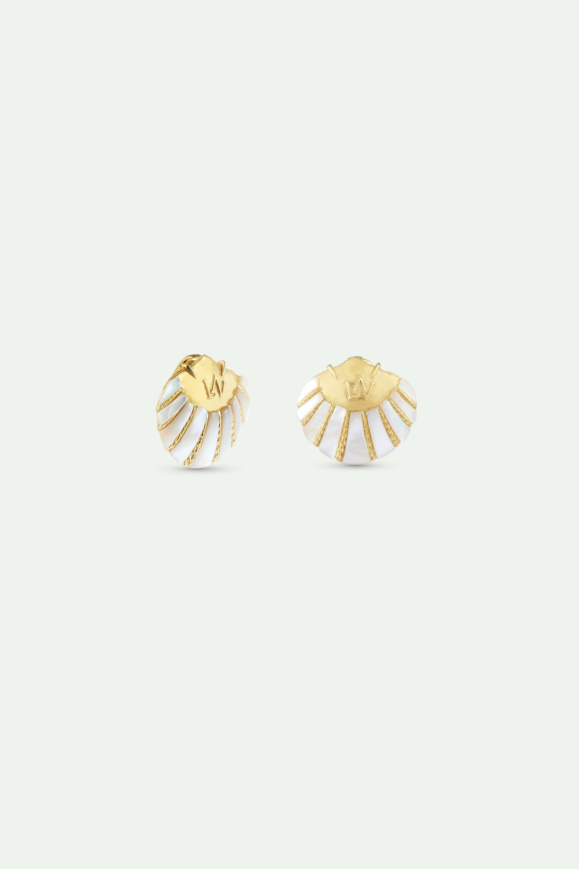 Boucles d'oreilles coquillage blanc et doré - Image 4