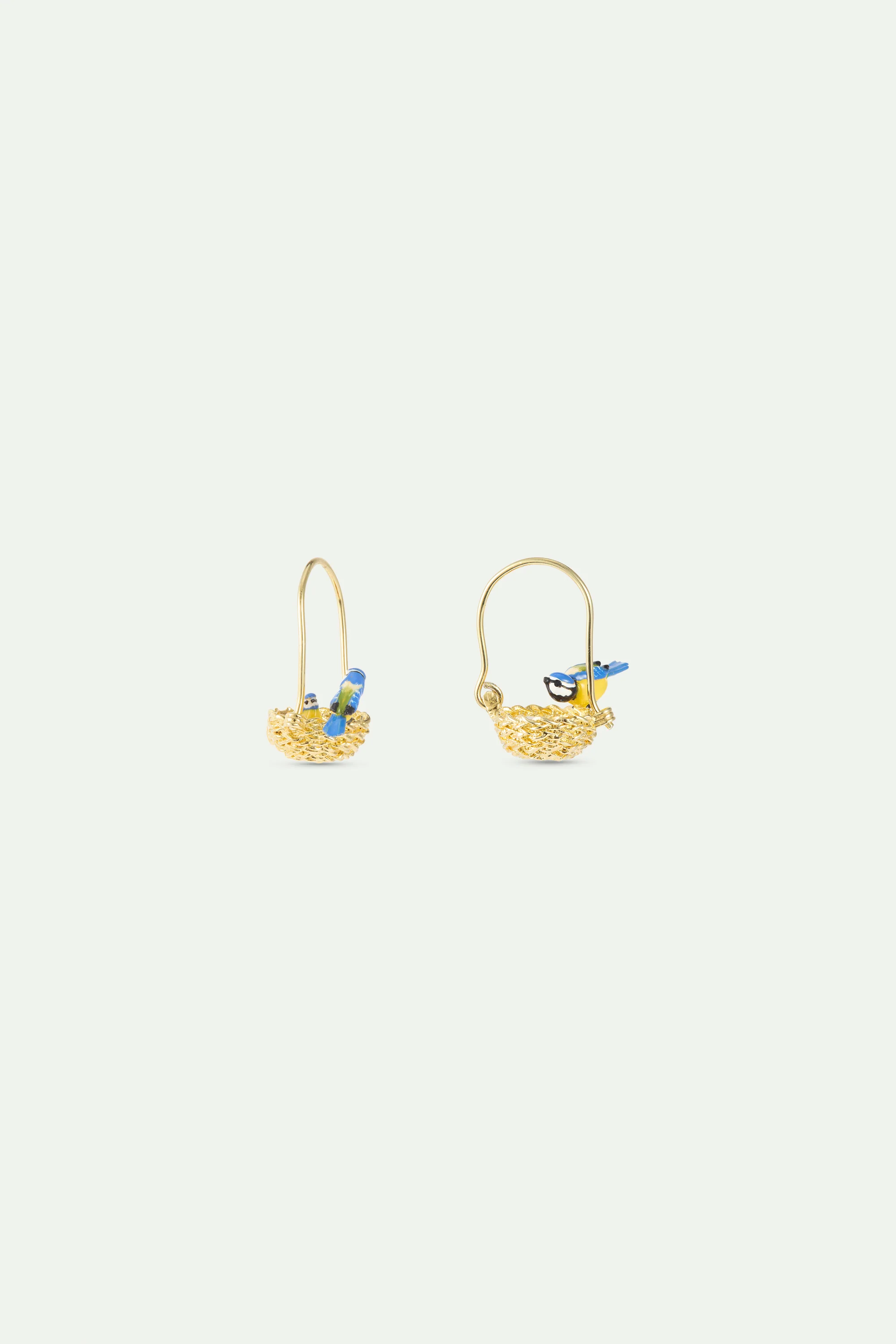 Boucles d'oreilles crochets asymétriques nid doré et mésanges jaunes et bleues - Image 3