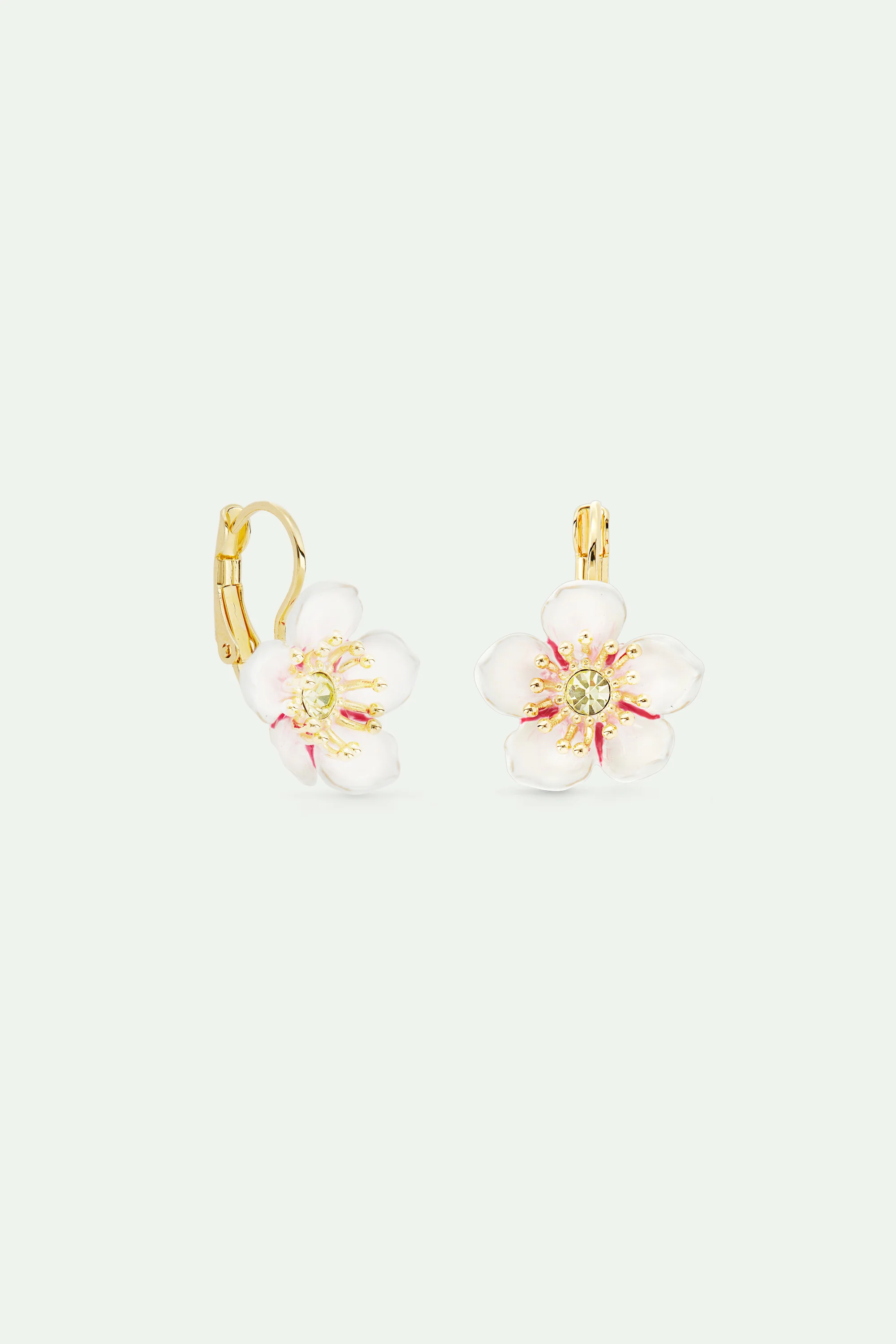 Boucles d'oreilles dormeuses fleur blanche de cerisier - Image 3