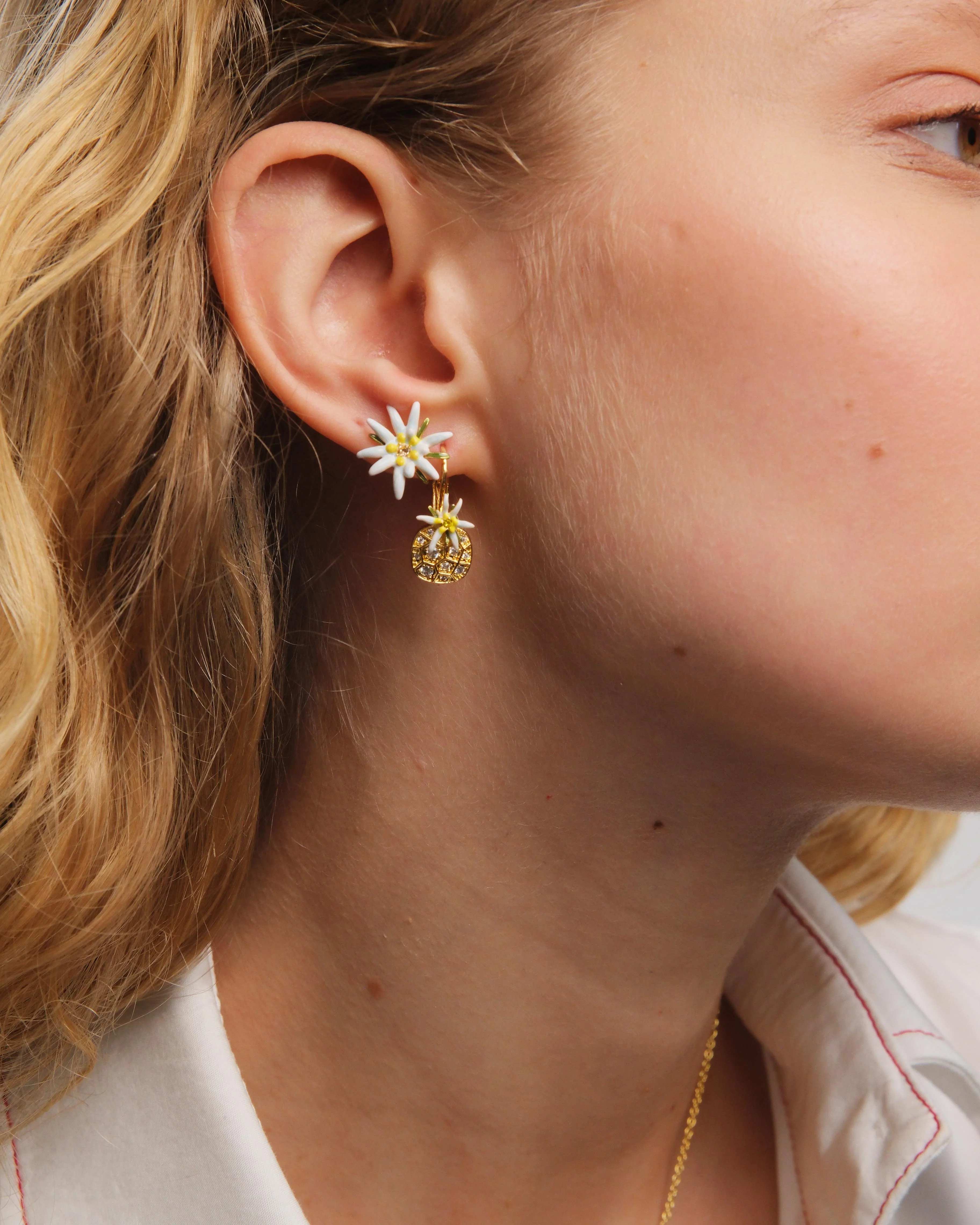 Boucles d'oreilles dormeuses fleur d'edelweiss et oxydes de zirconium - Image 2