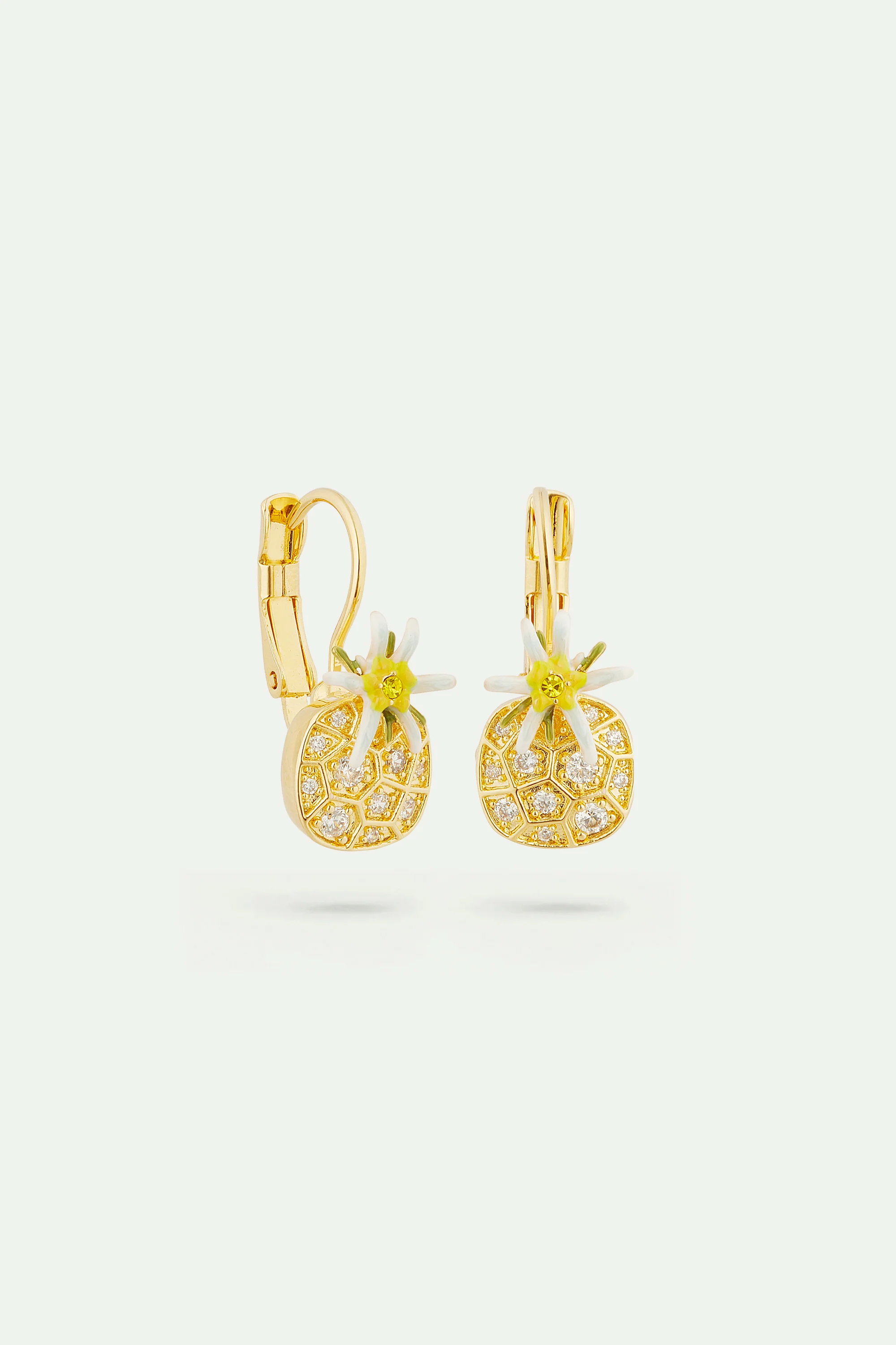 Boucles d'oreilles dormeuses fleur d'edelweiss et oxydes de zirconium - Image 3