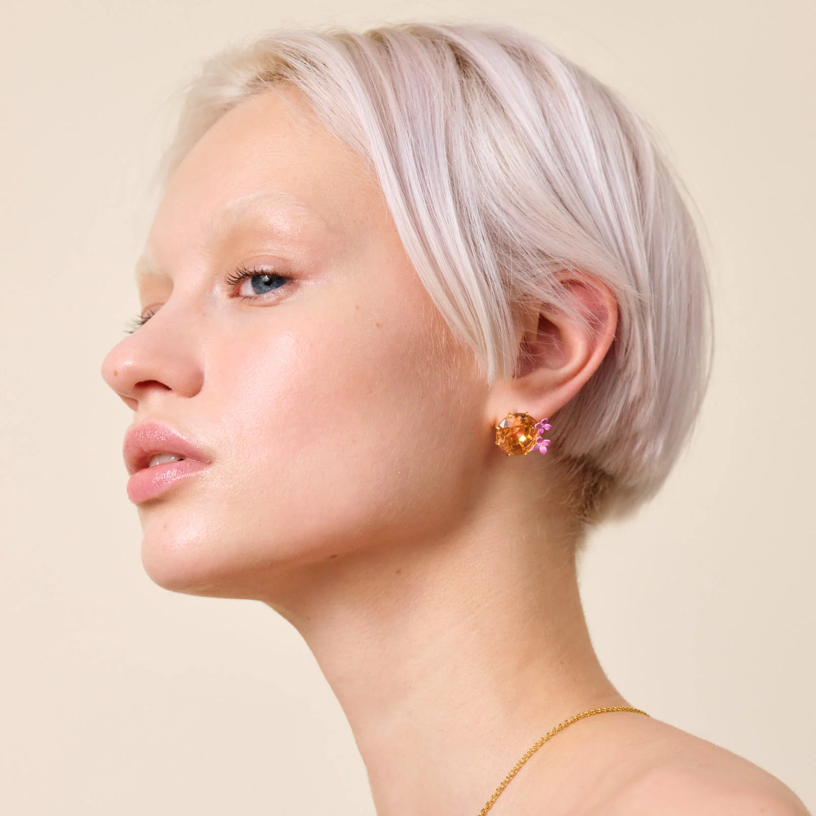 Boucles d'oreilles dormeuses fleurs et pierre ronde la diamantine rose abricot - Image 7