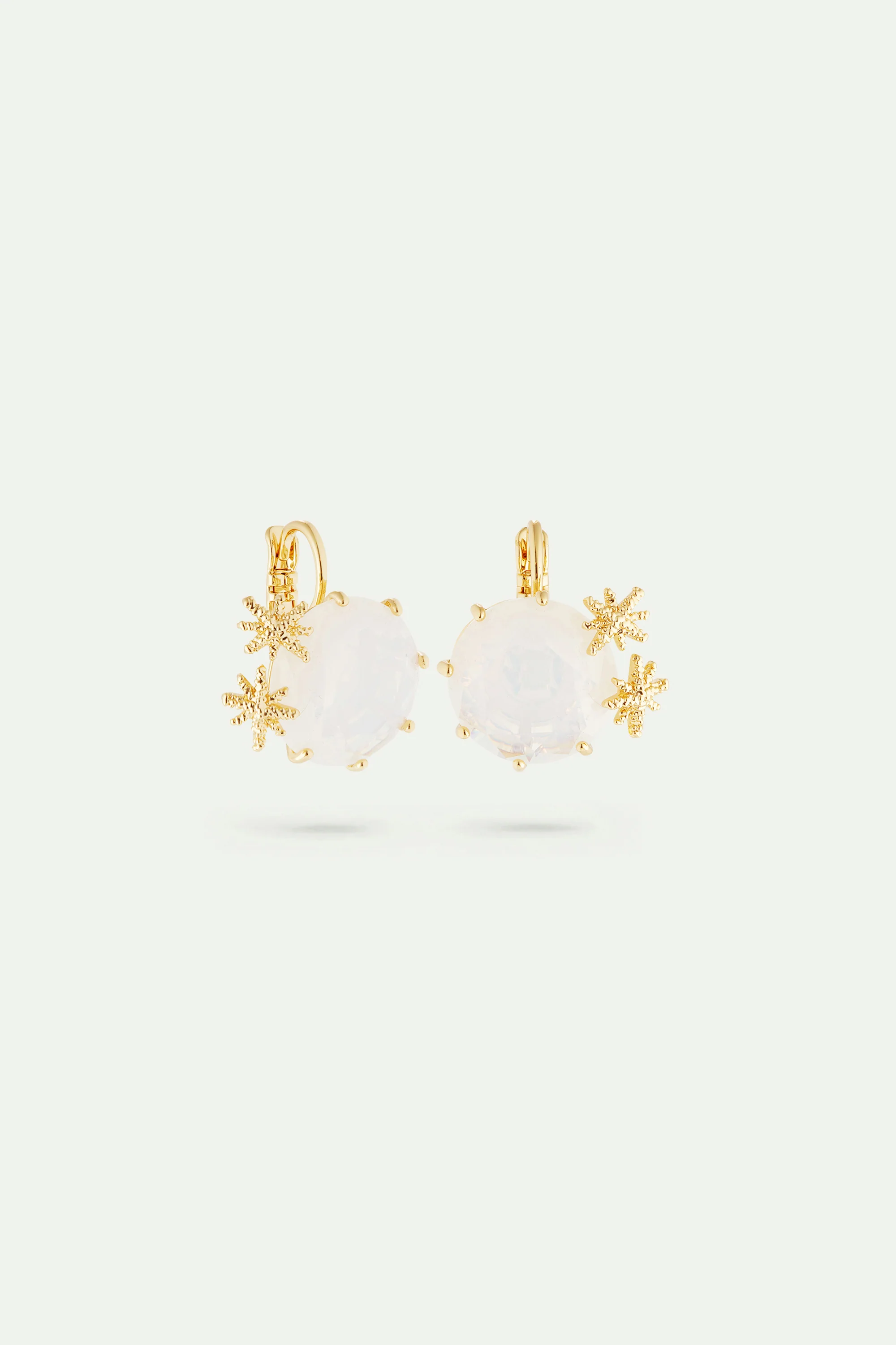 Boucles d'oreilles dormeuses pierre ronde La Diamantine blanc opalescent et fines étoiles - Image 2