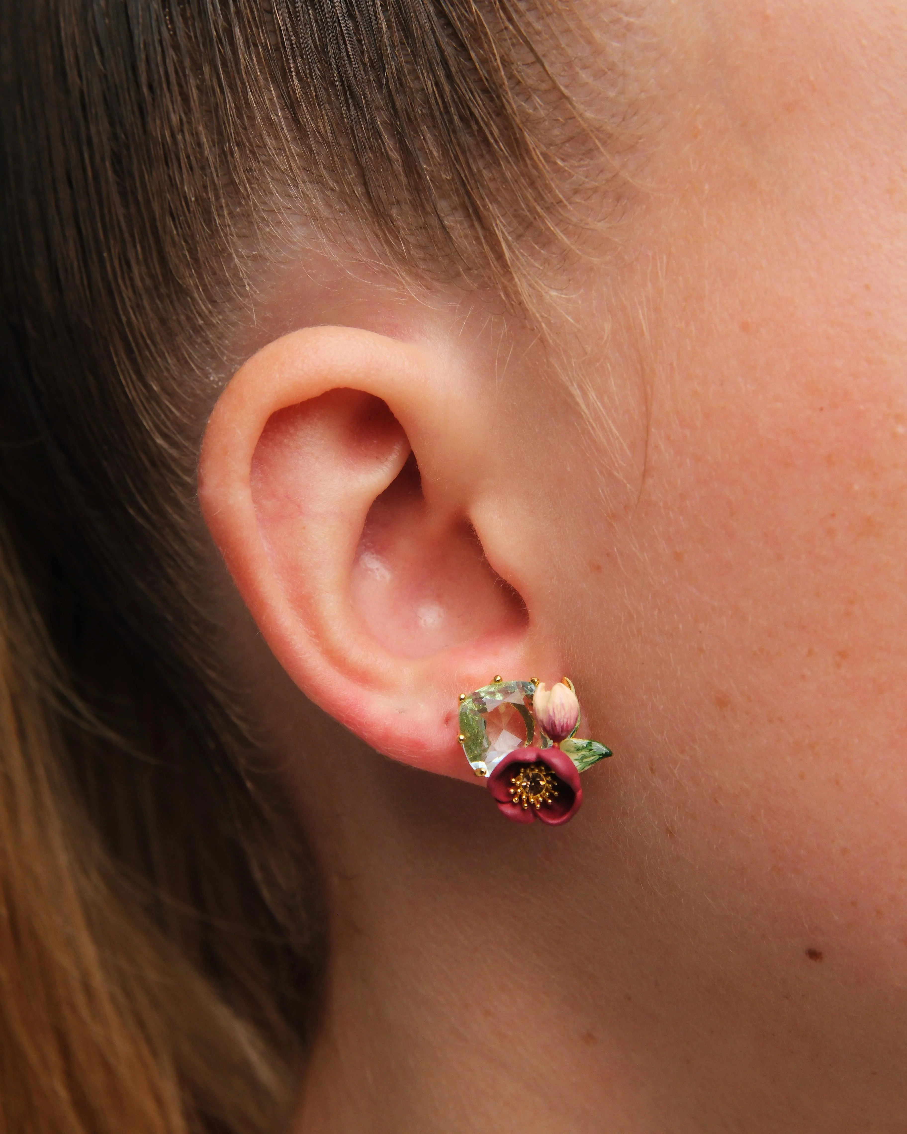 Boucles d'oreilles fleur d'hellébore rouge et pierre facettée - Image 2