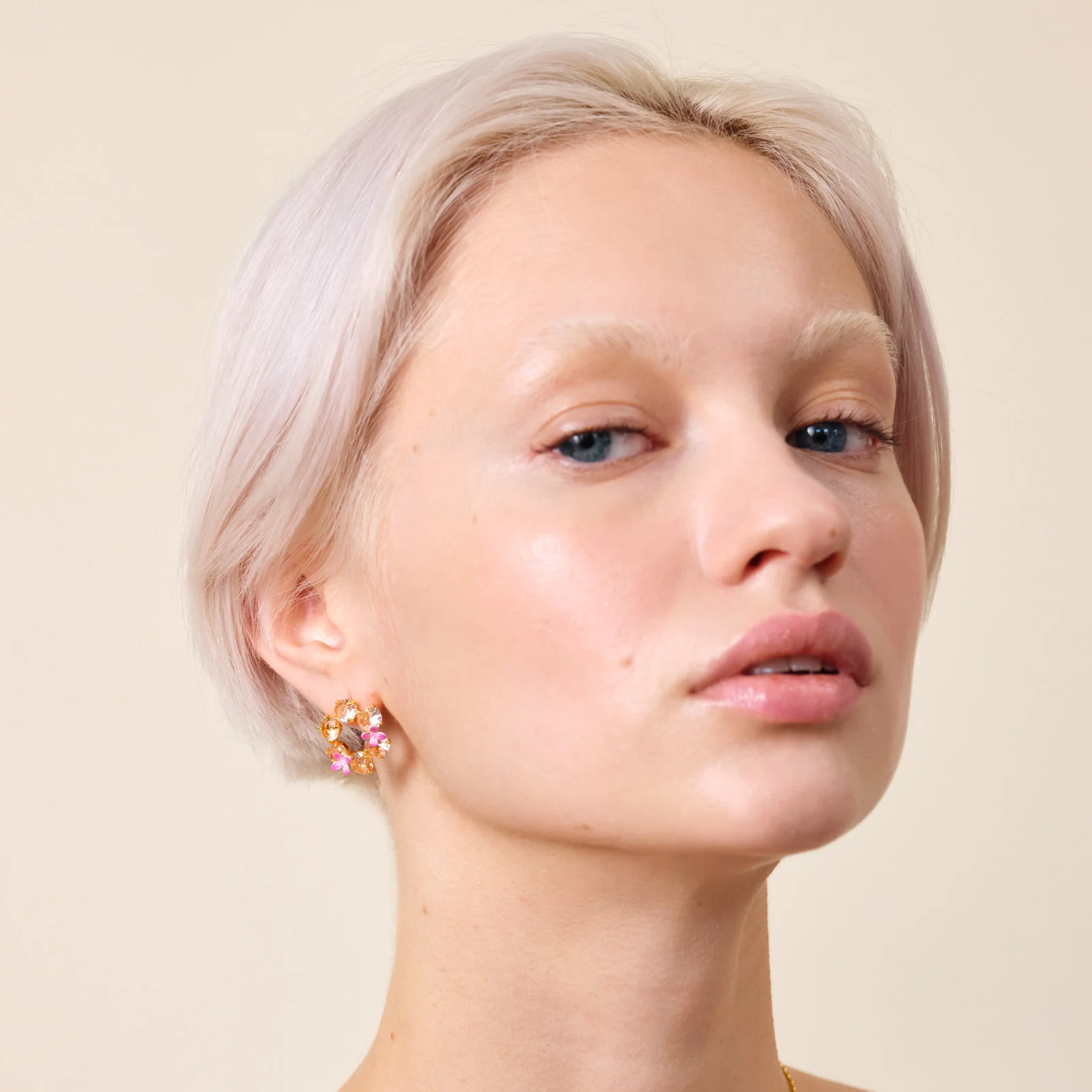 Boucles d'oreilles fleurs et 6 pierres rondes la diamantine rose abricot - Image 2