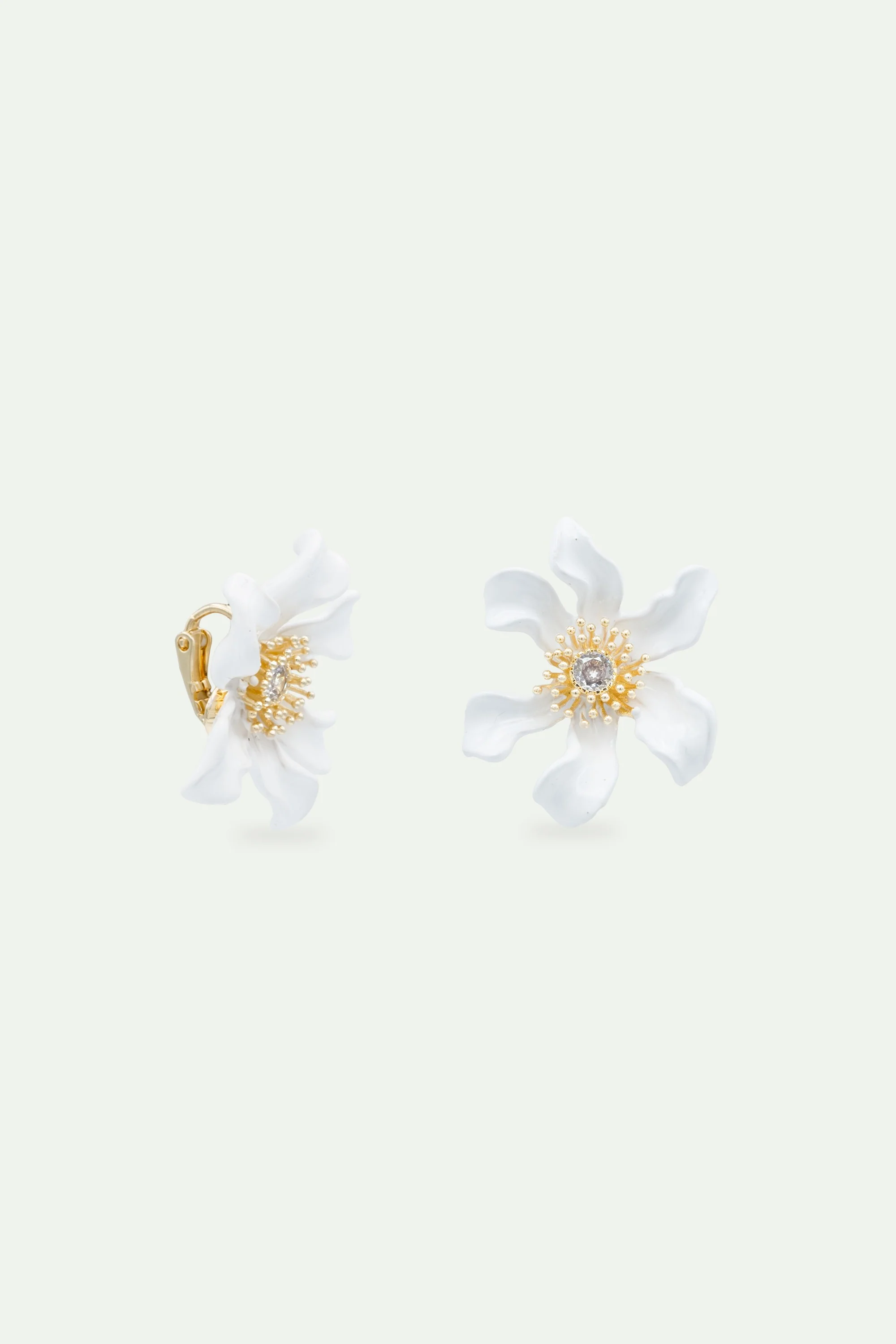 Boucles d'oreilles grande fleur de clématite blanche - Image 4