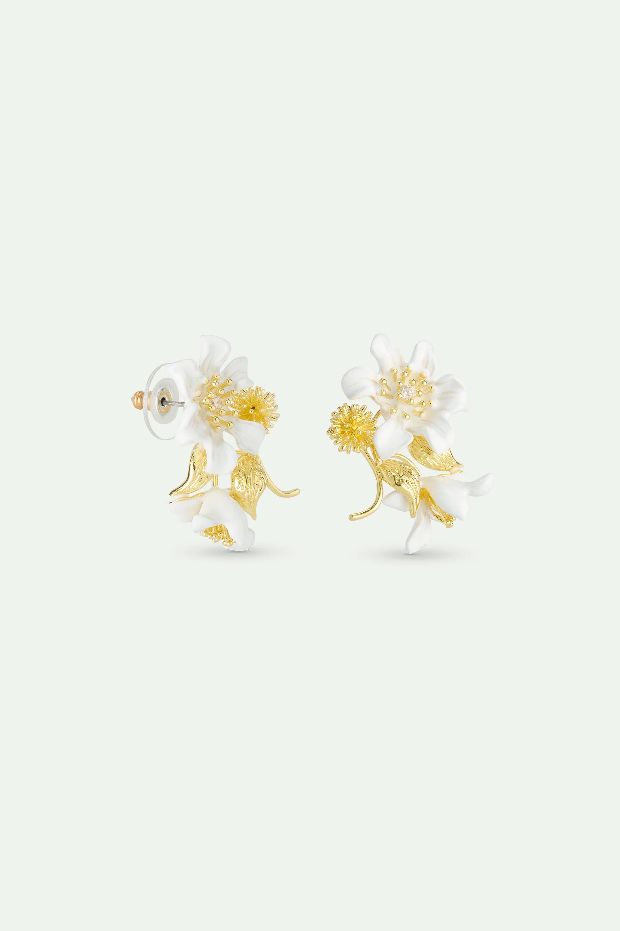 Boucles d'oreilles grande fleur de clĂ©matite blanche, feuilles de laurier et corĂȘte du japon - Image 3