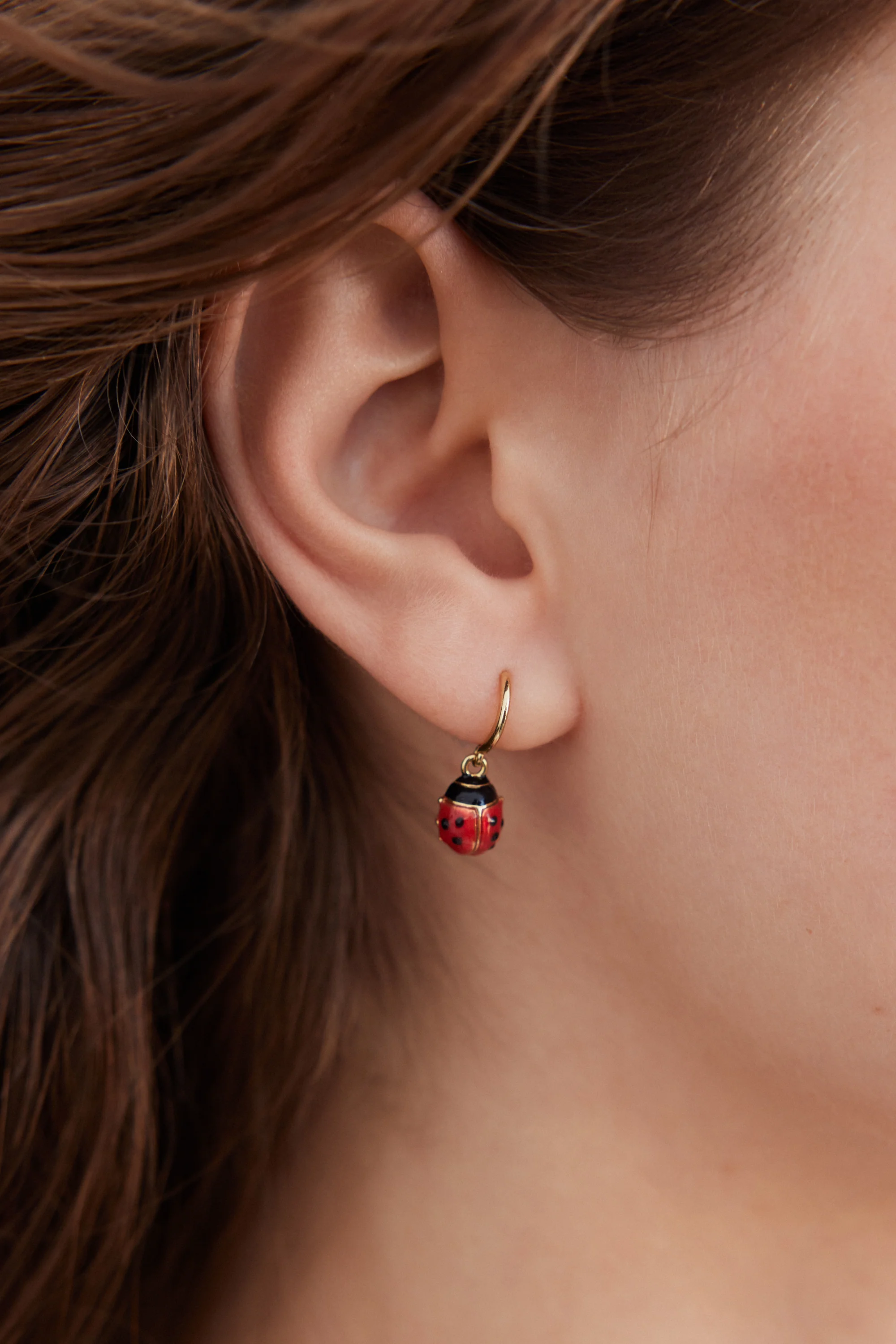 Boucles d'oreilles hook Coccinelle rouge et noire - Image 2