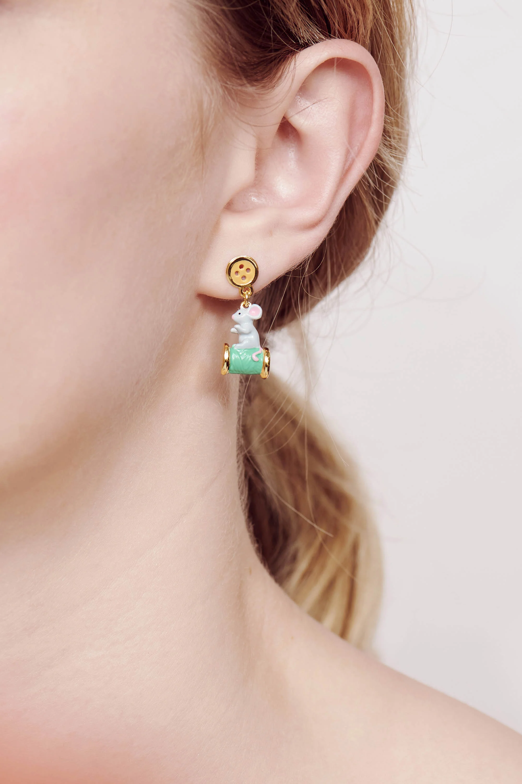 Boucles d'oreilles oiseau, souris, bouton et bobine de fil - Image 2