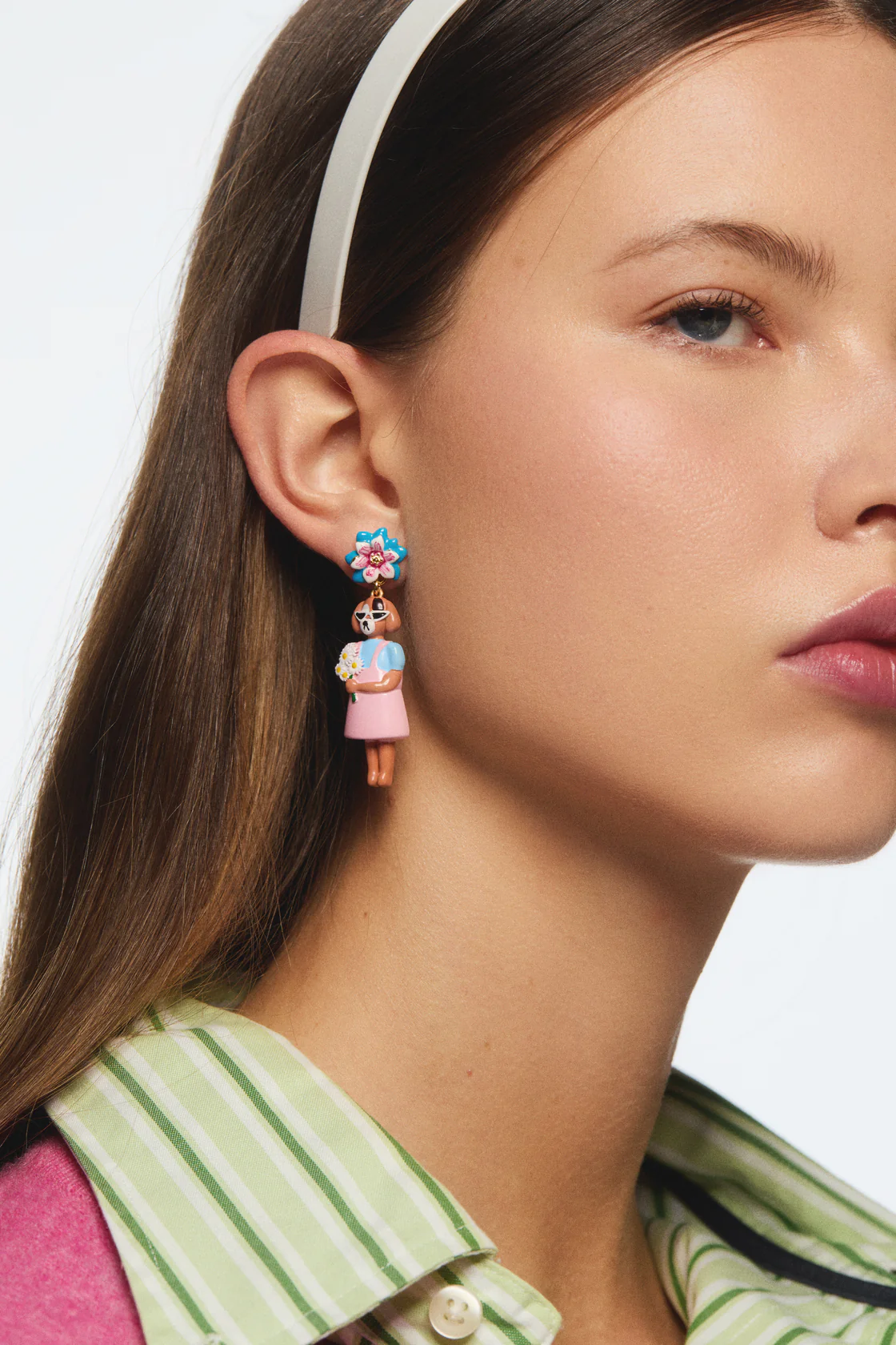 Boucles d'oreilles pendantes chien et fleur bleue - Image 2