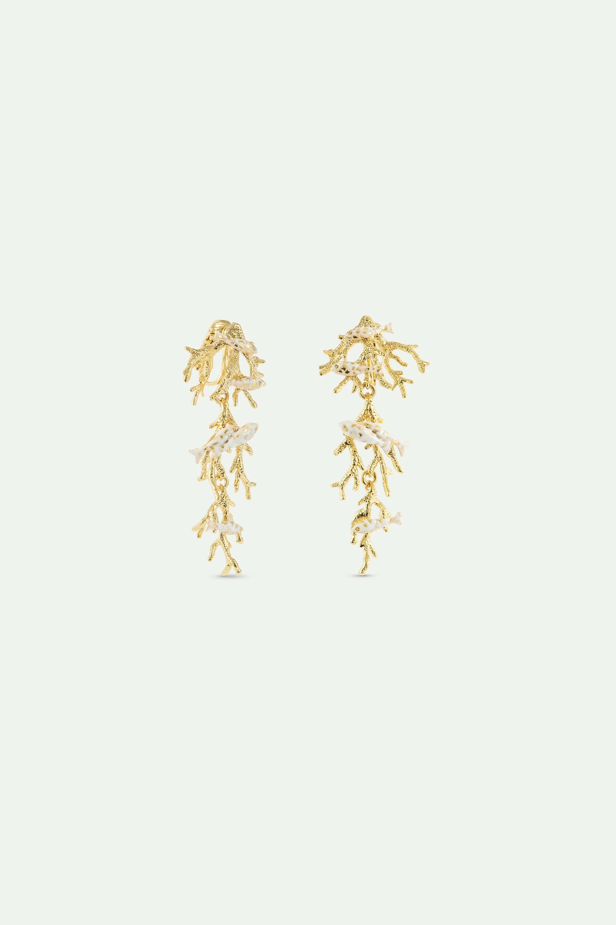 Boucles d'oreilles pendantes coraux dorés et poissons blancs - Image 5