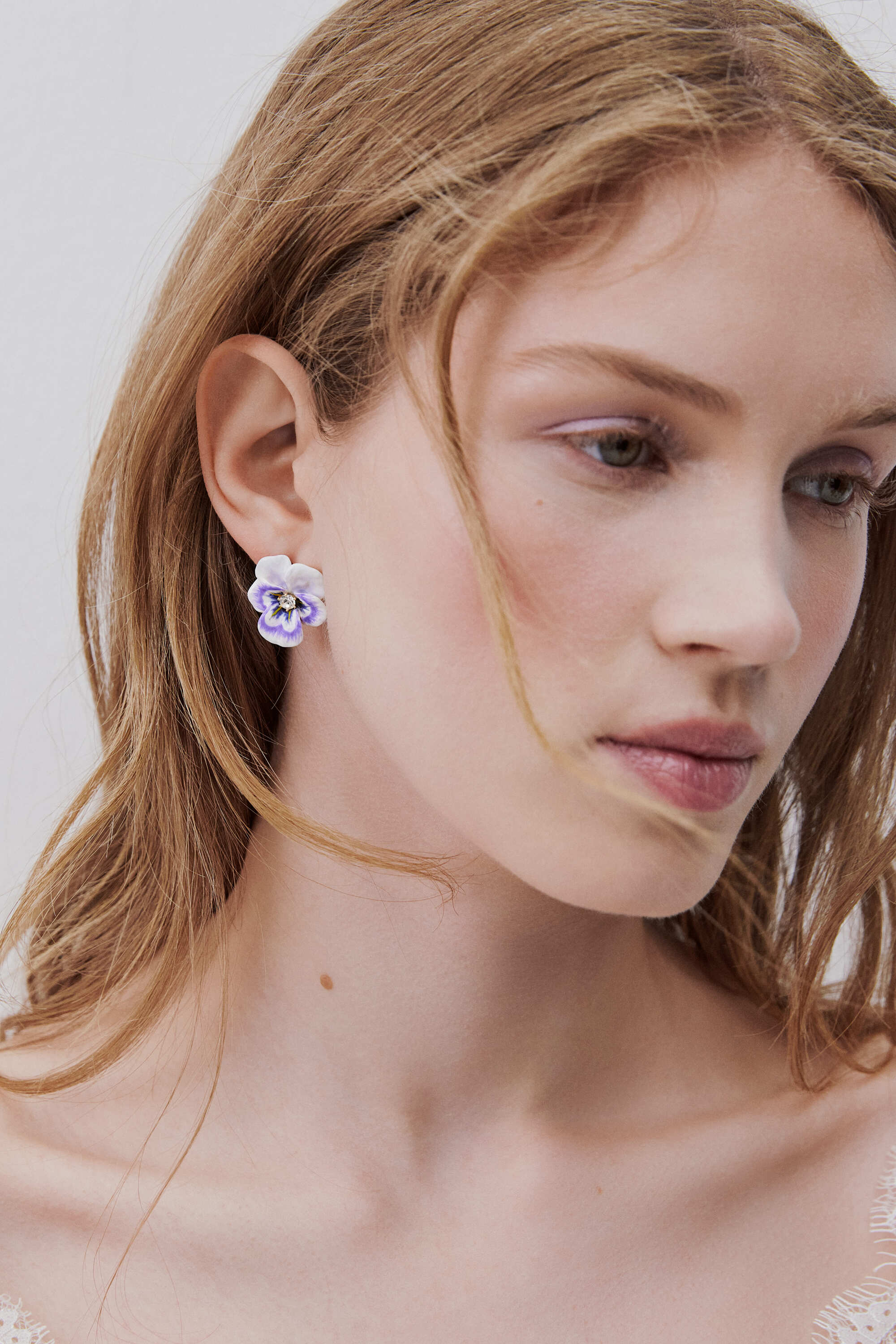 Boucles d'oreilles pensée violette et cristal taillé - Image 2