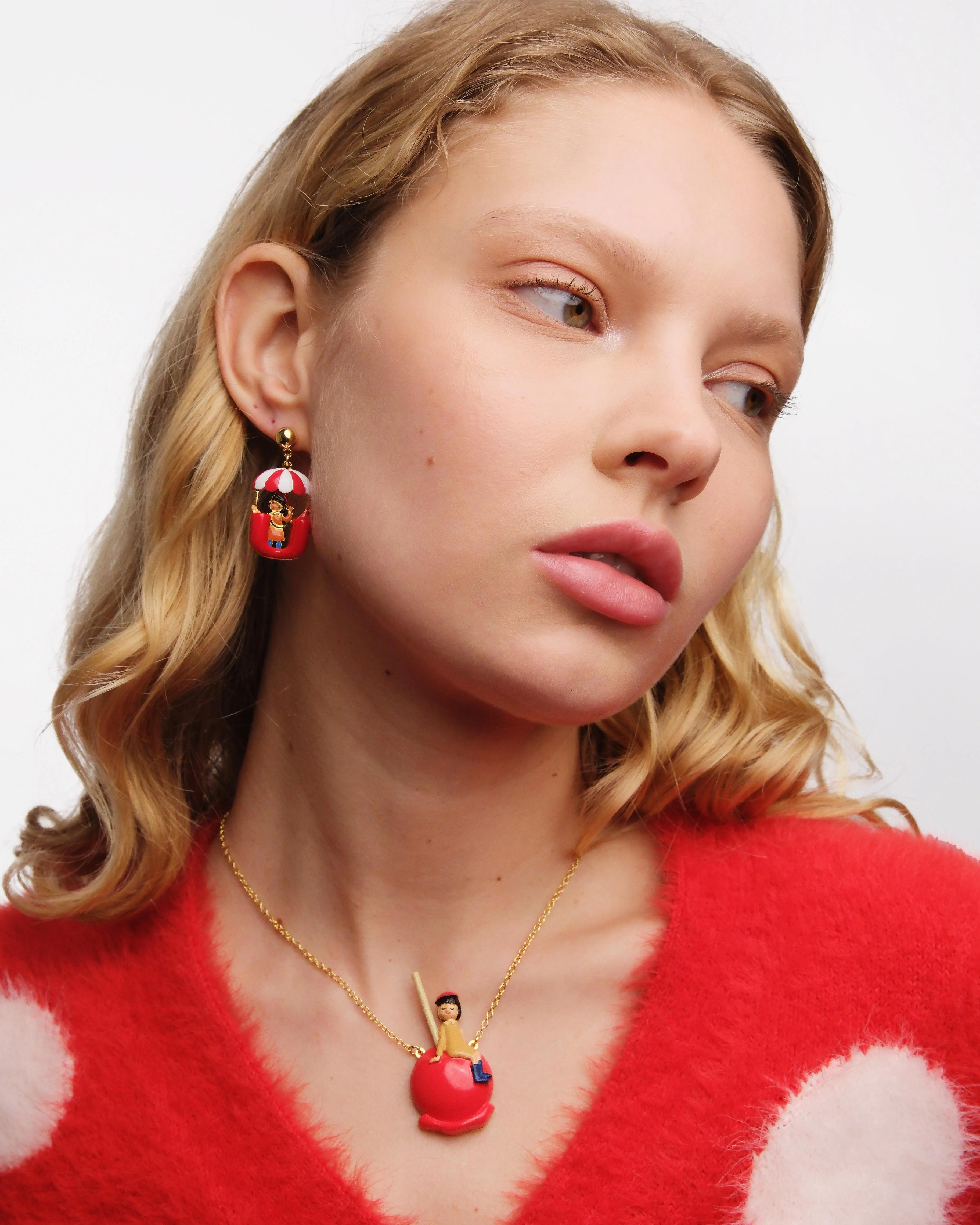 Boucles d'oreilles petite fille et teckel sur la grande roue - Image 2