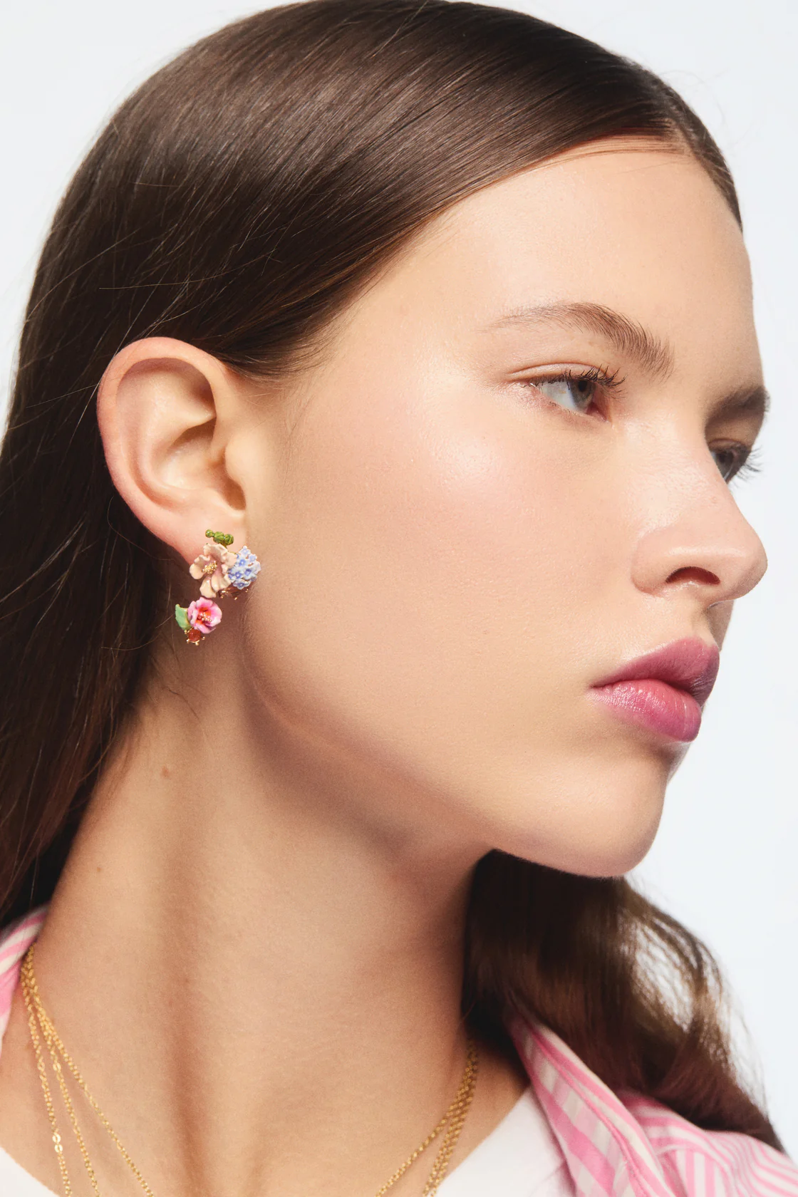 Boucles d'oreilles pierre facetté et fleurs d'hortensia et de lavande - Image 2