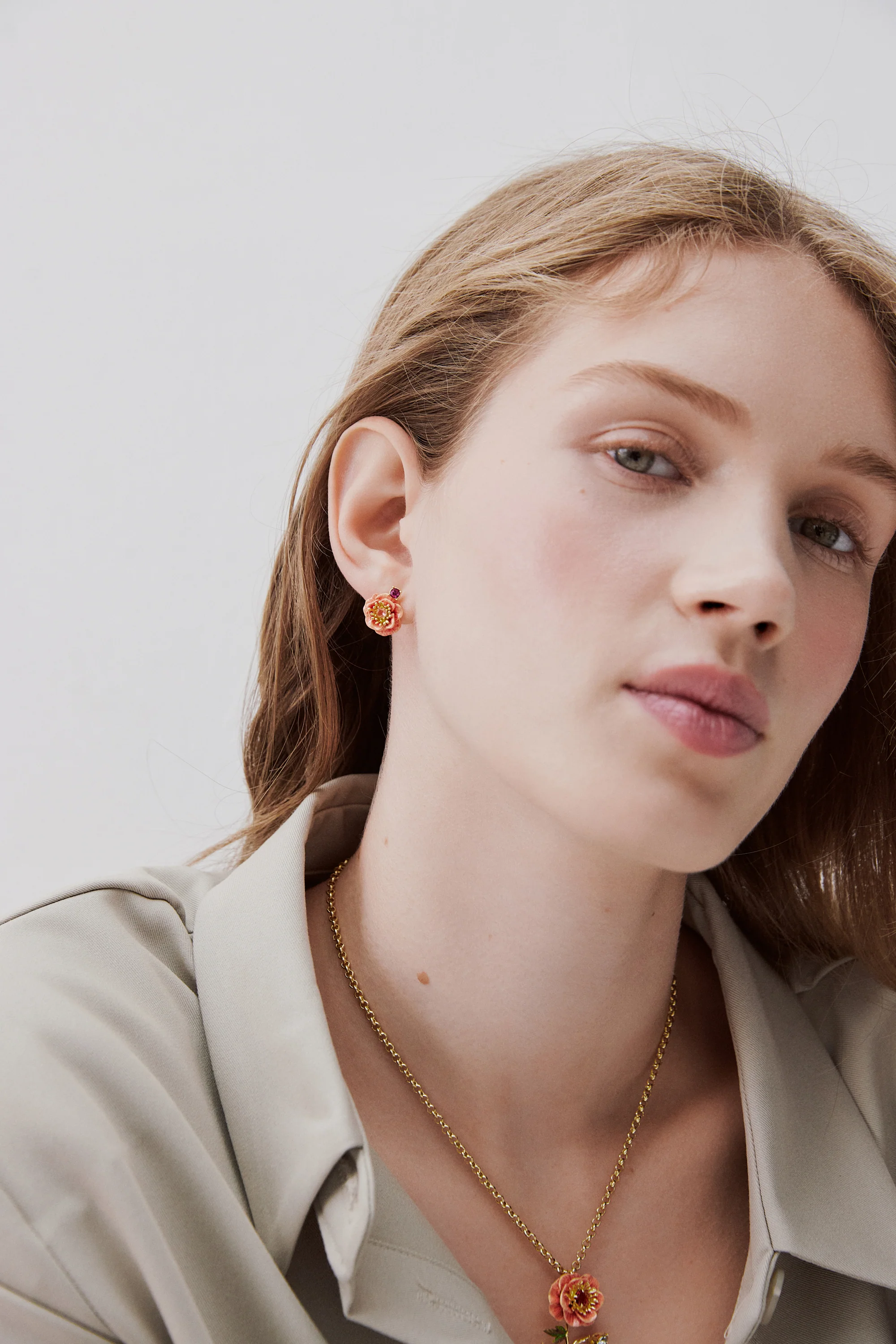 Boucles d'oreilles tiges anémone rose et cristal - Image 2