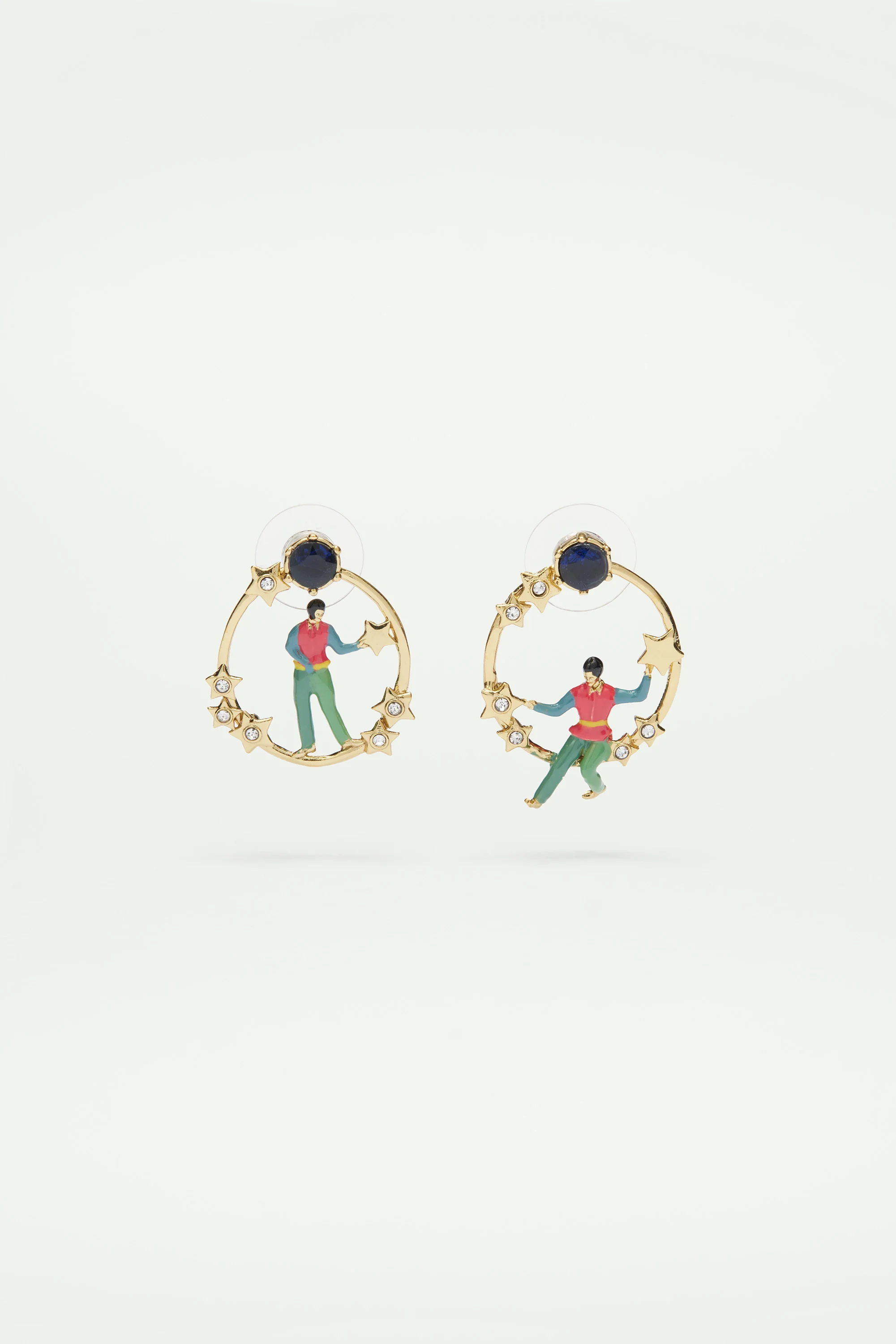 Boucles d'oreilles tiges asymétriques étoiles dorées et personnage