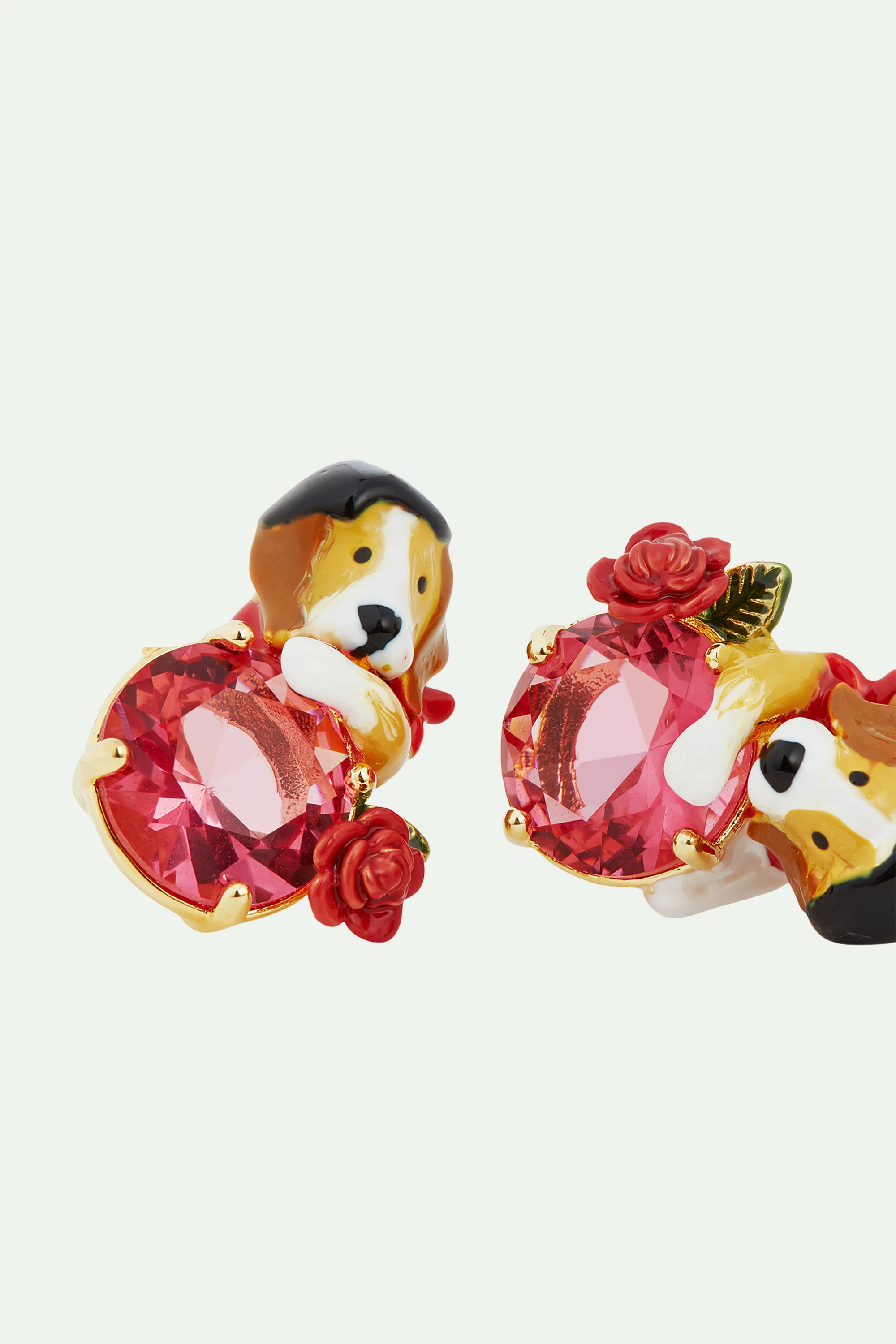 Boucles d'oreilles tiges beagle et pierre en verre taillé rose - Image 4