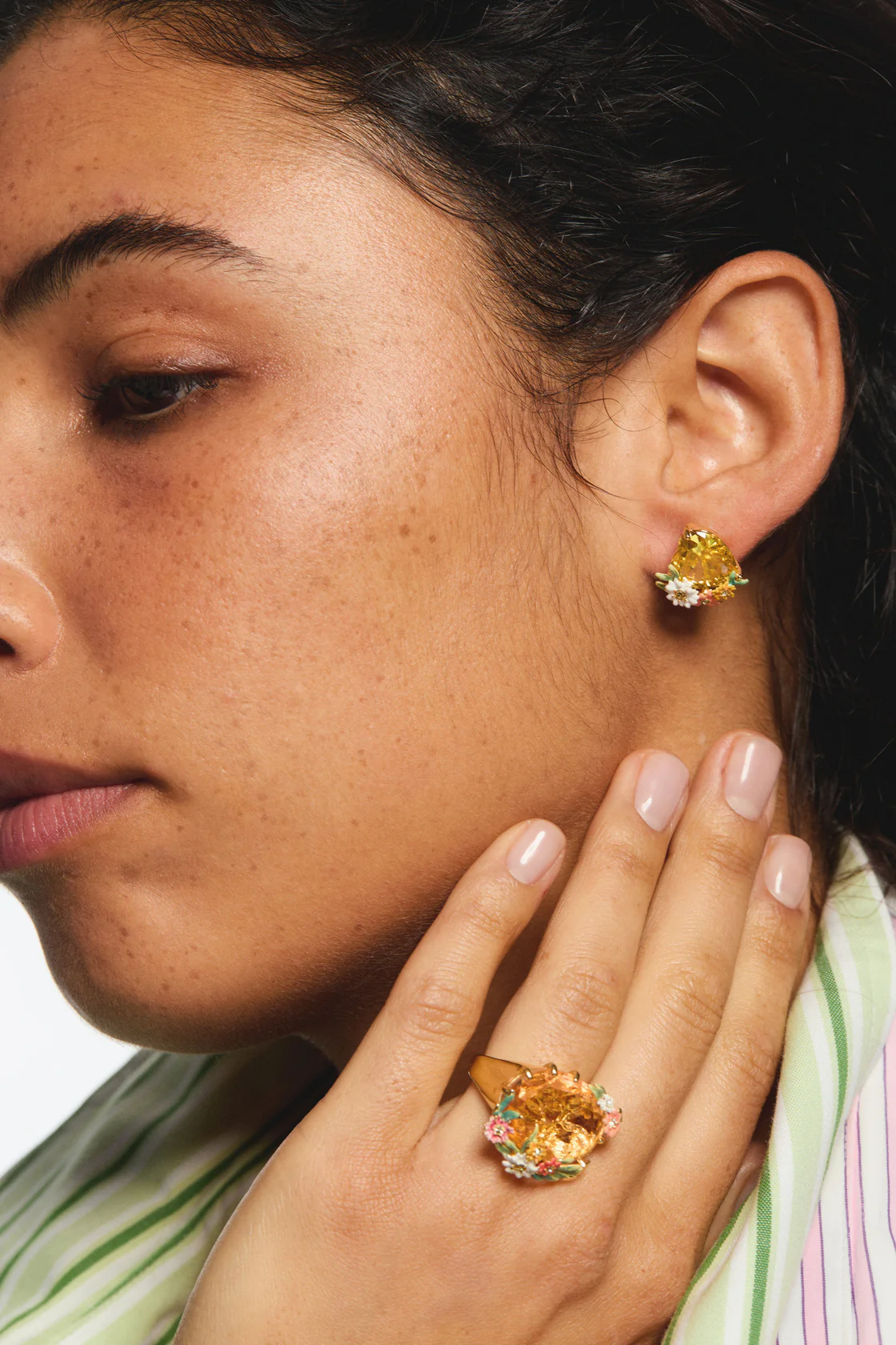 Boucles d'oreilles tiges cœur jaune, fleurs zinnias et pâquerettes - Image 2