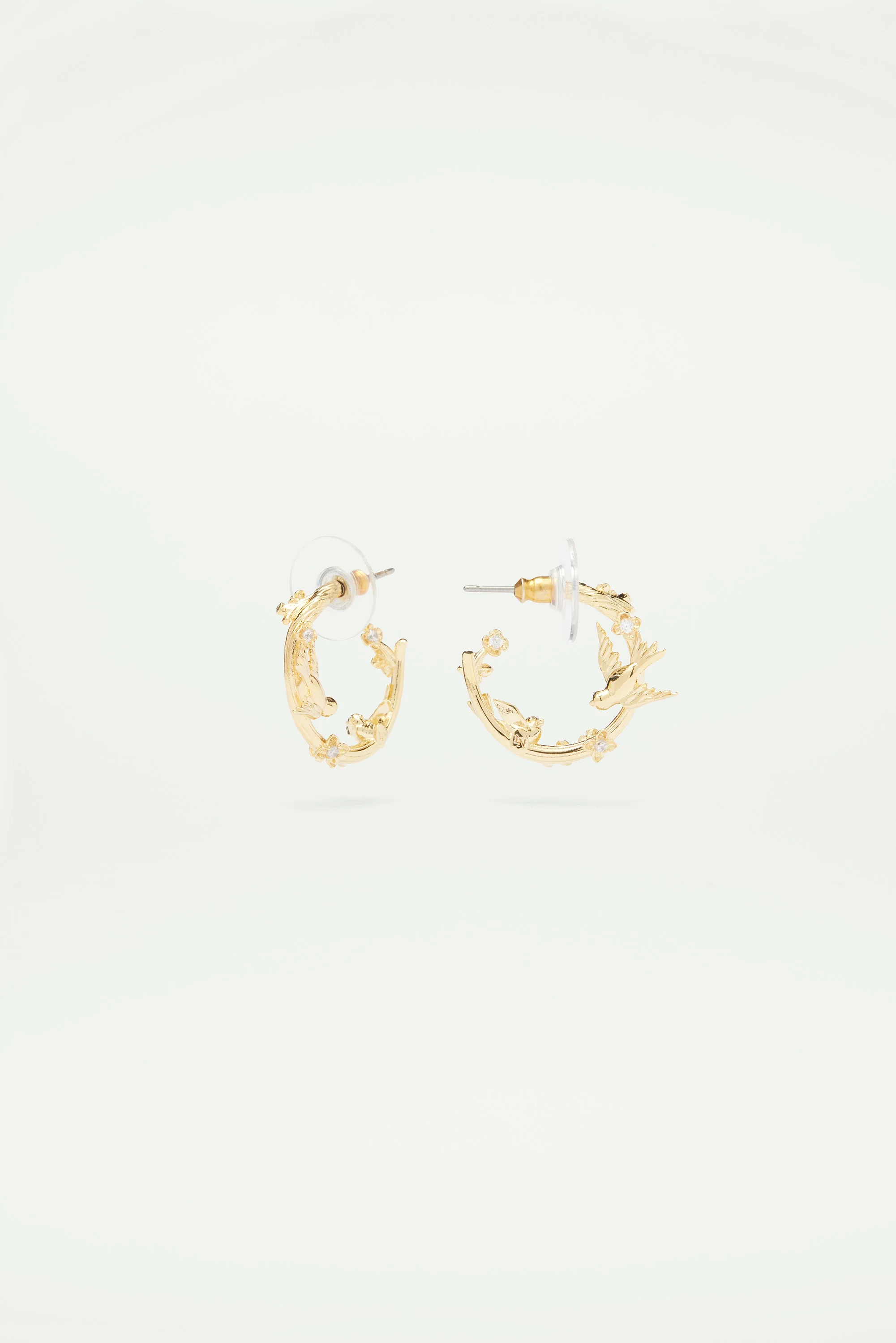 Boucles d'oreilles tiges créoles dorées oiseaux, fleurs et cristaux - Image 3
