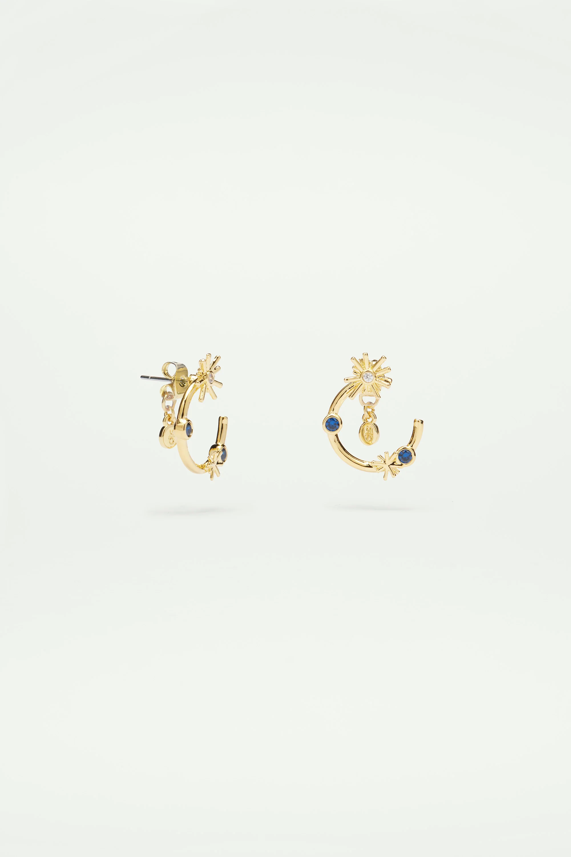 Boucles d'oreilles tiges créoles étoiles dorées et pierres bleu nuit - Image 3