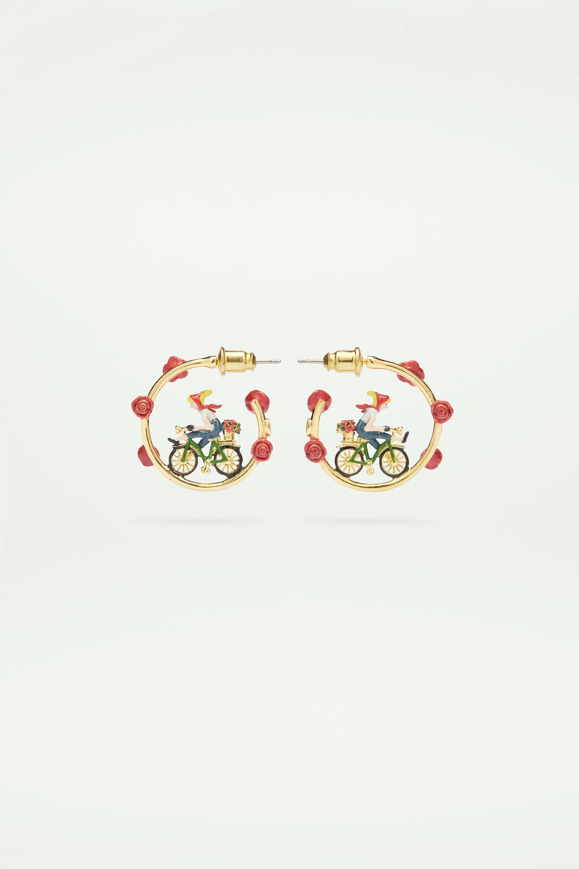 Boucles d'oreilles tiges créoles roses et femme sur son vélo