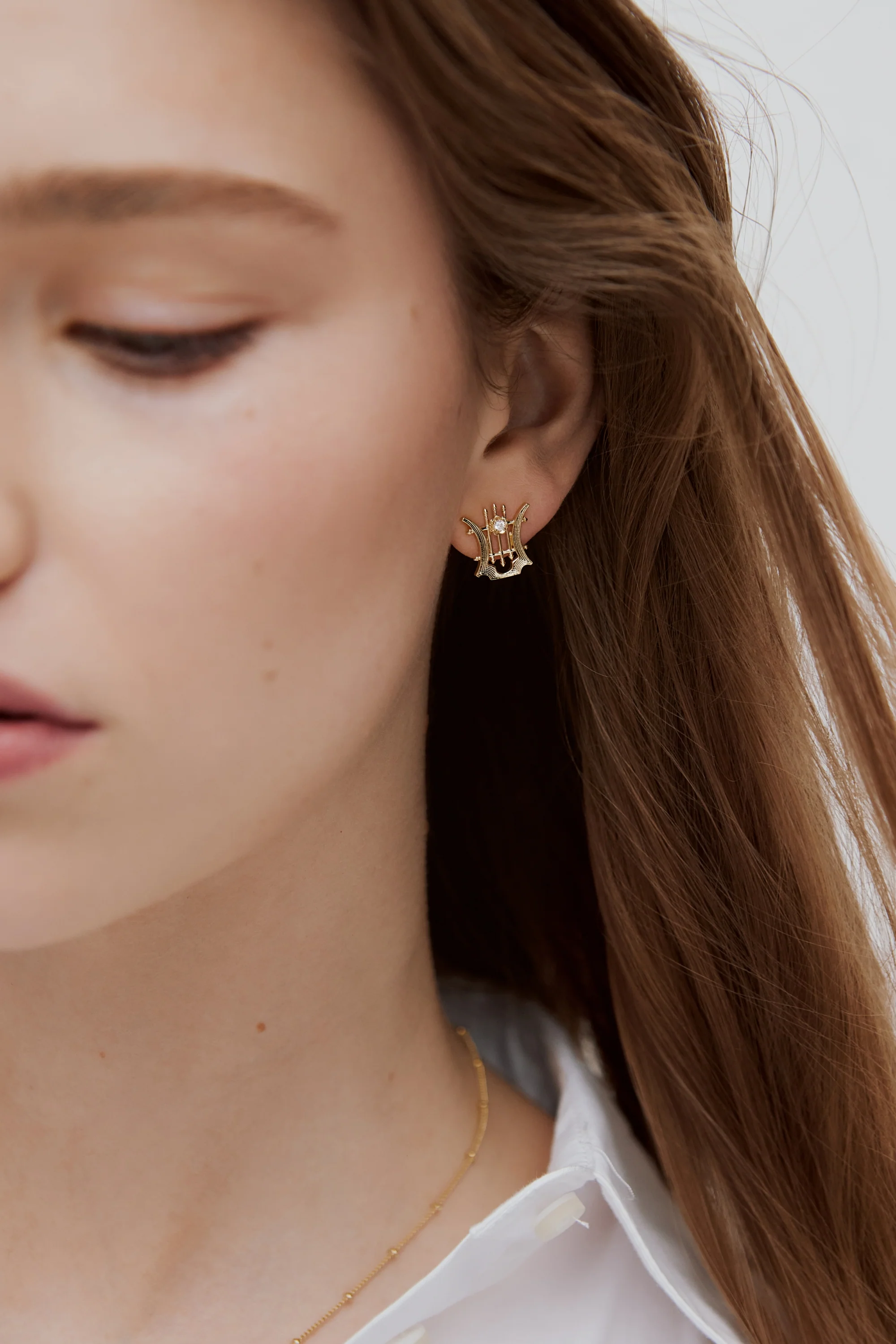 Boucles d'oreilles tiges dorées Lyre - Image 2