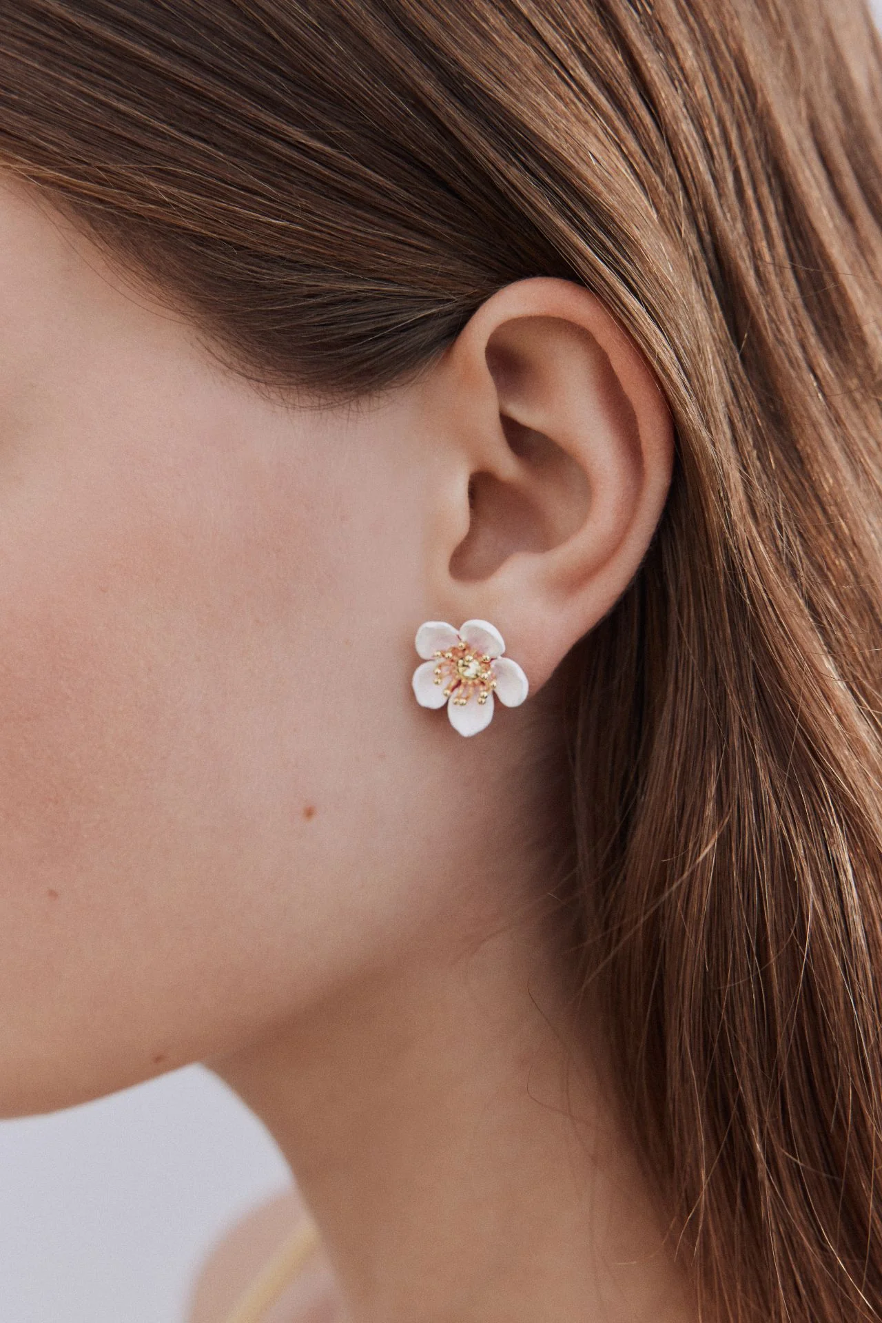 Boucles d'oreilles tiges fleur blanche de cerisier - Image 2