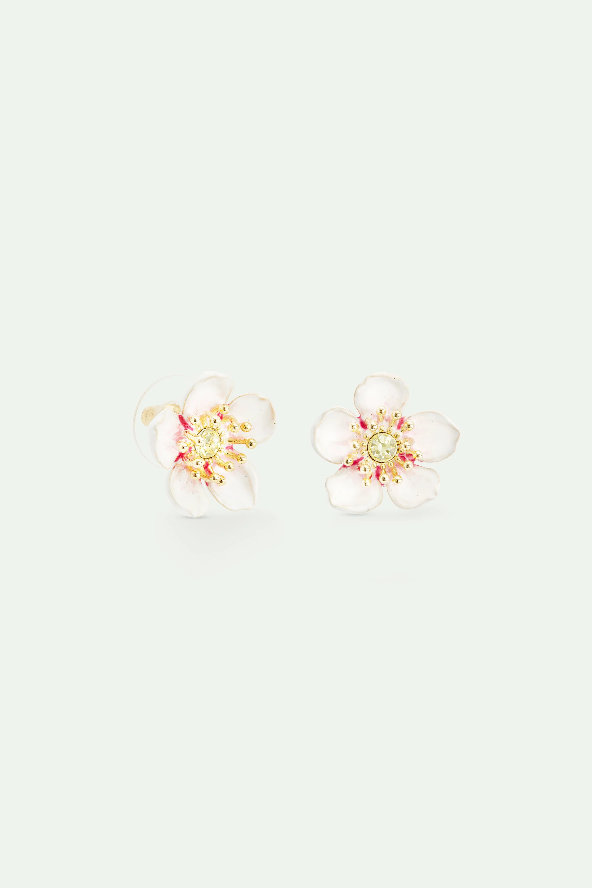 Boucles d'oreilles tiges fleur blanche de cerisier - Image 3