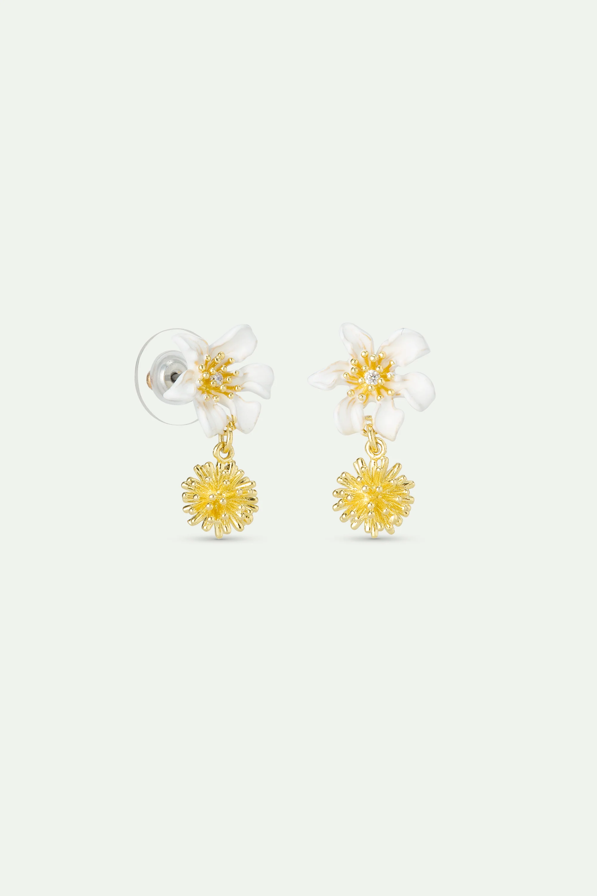 Boucles d'oreilles tiges fleur de clĂ©matite blanche et corĂȘte du japon - Image 3
