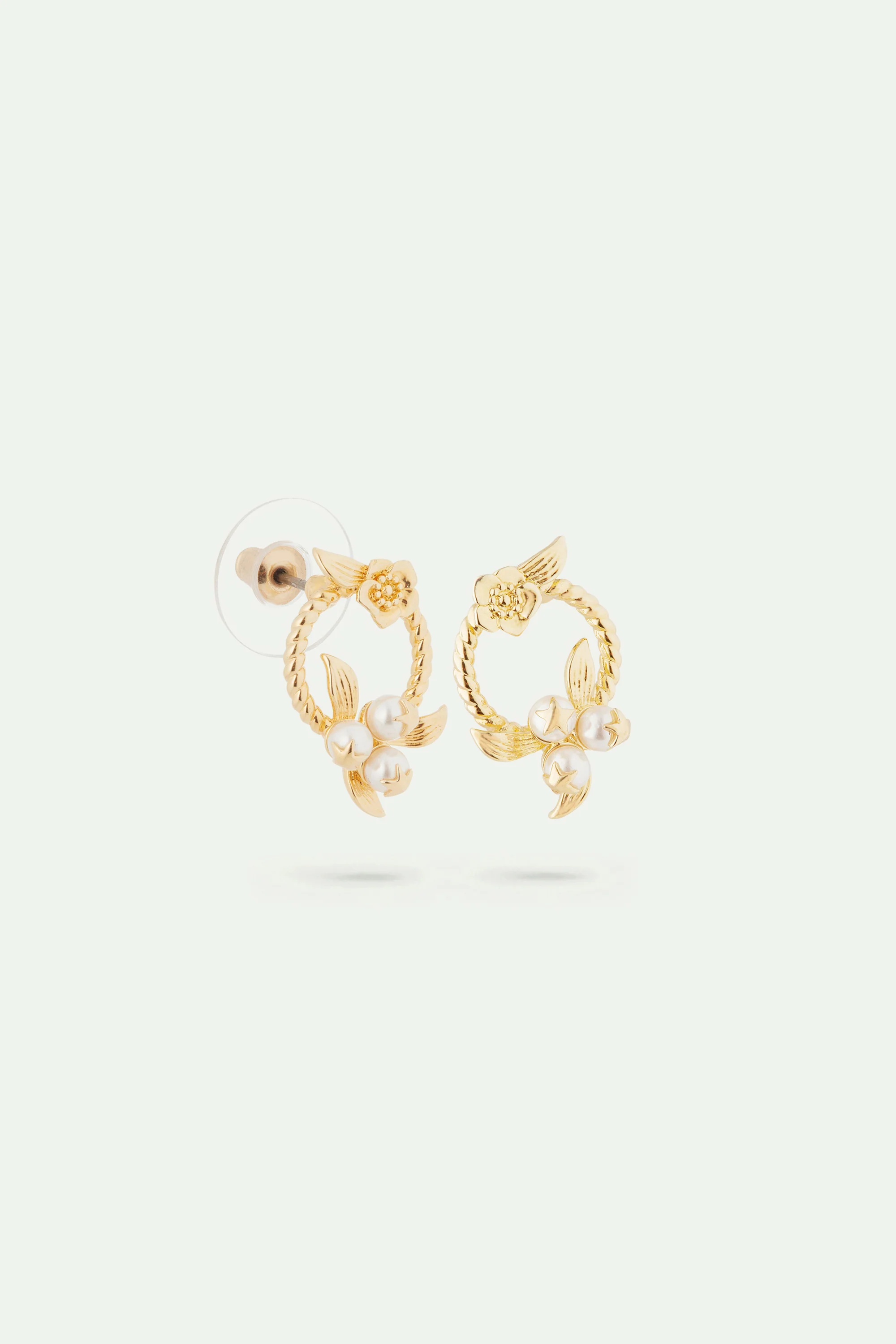 Boucles d'oreilles tiges fleur et perles dorées - Image 2