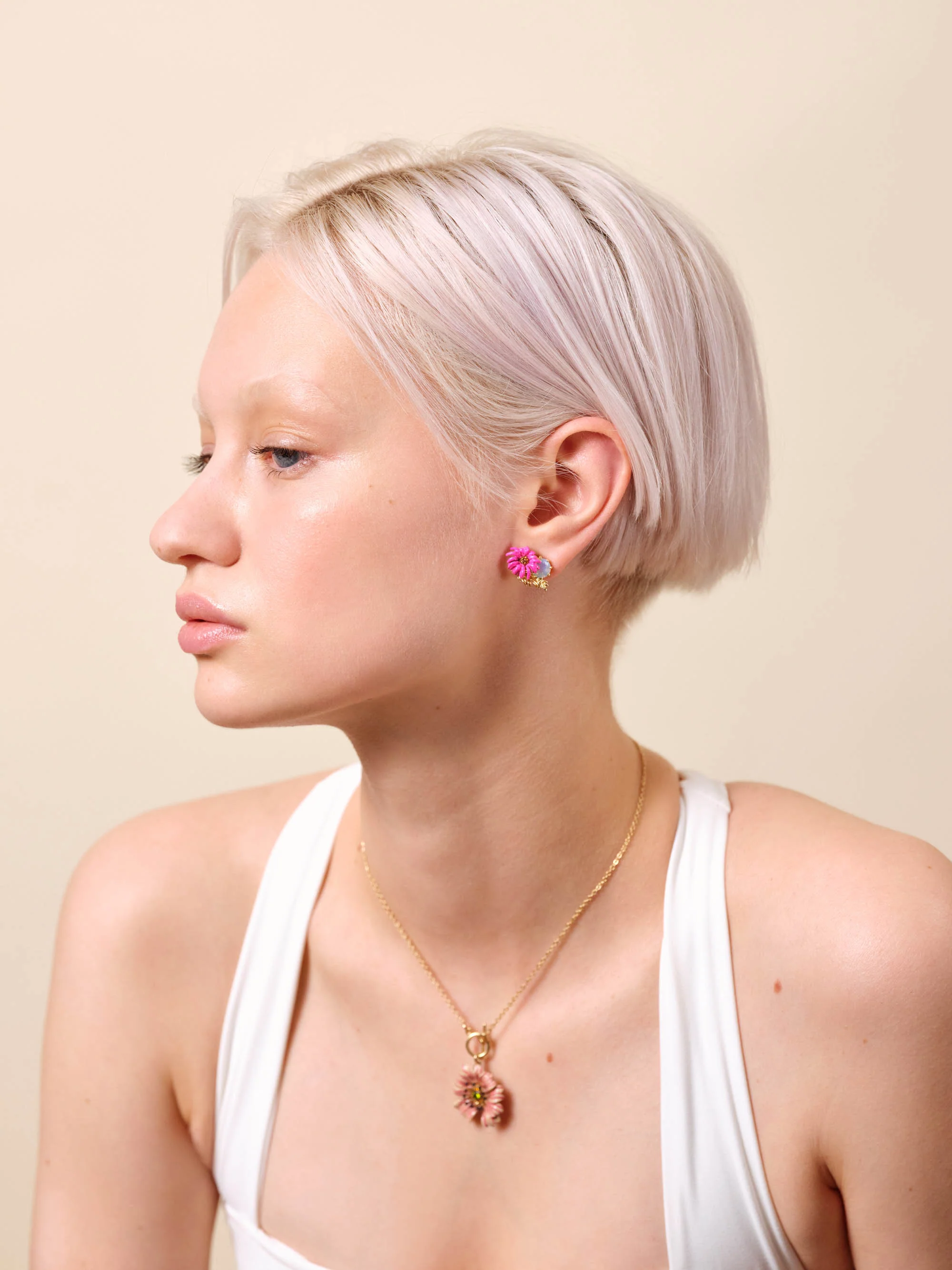 Boucles d'oreilles tiges fleurs imaginaires et cristal - Image 4