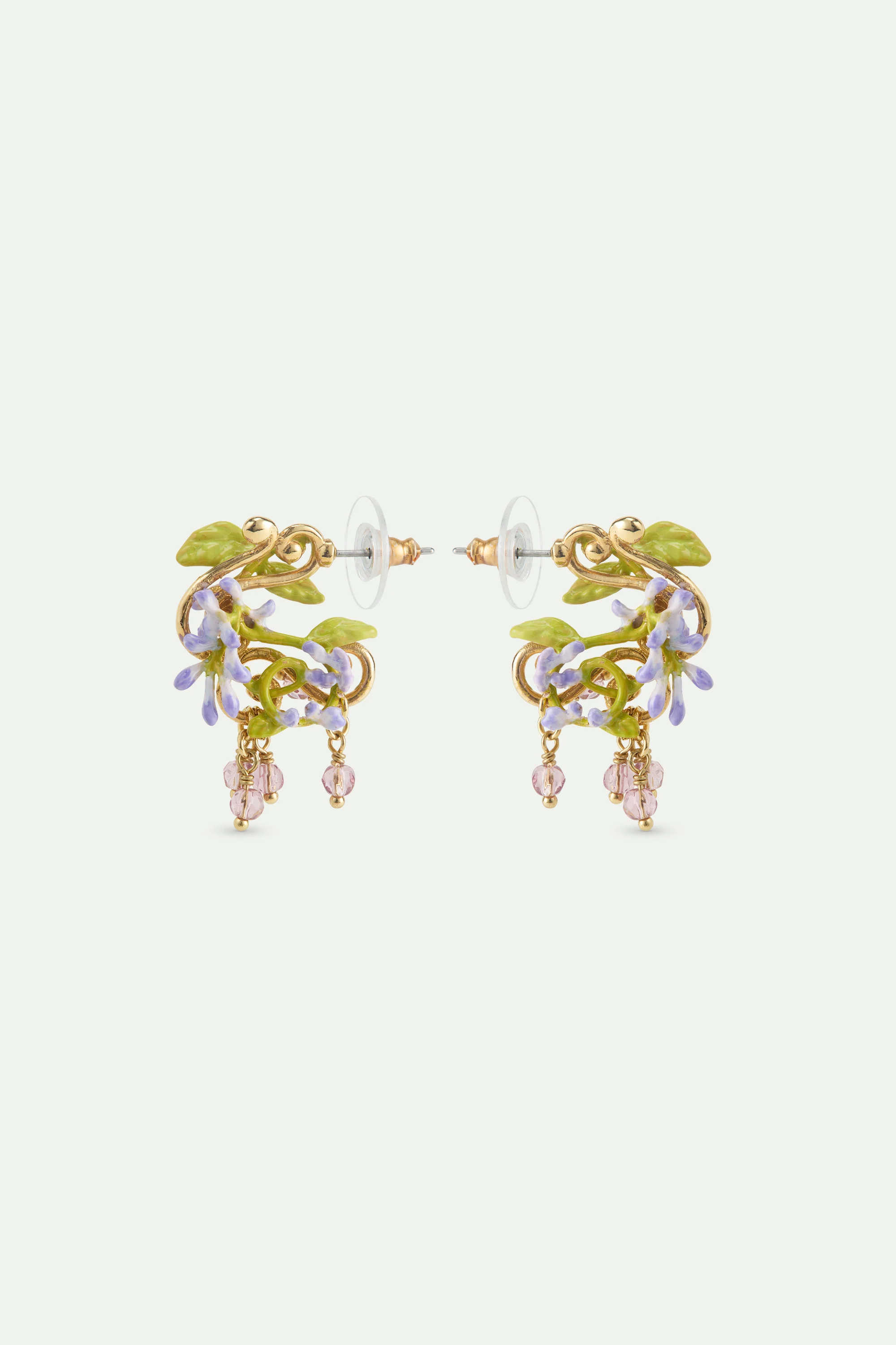 Boucles d'oreilles tiges glycine violette sur arabesque dorée, lierre et perles de cristal facettées