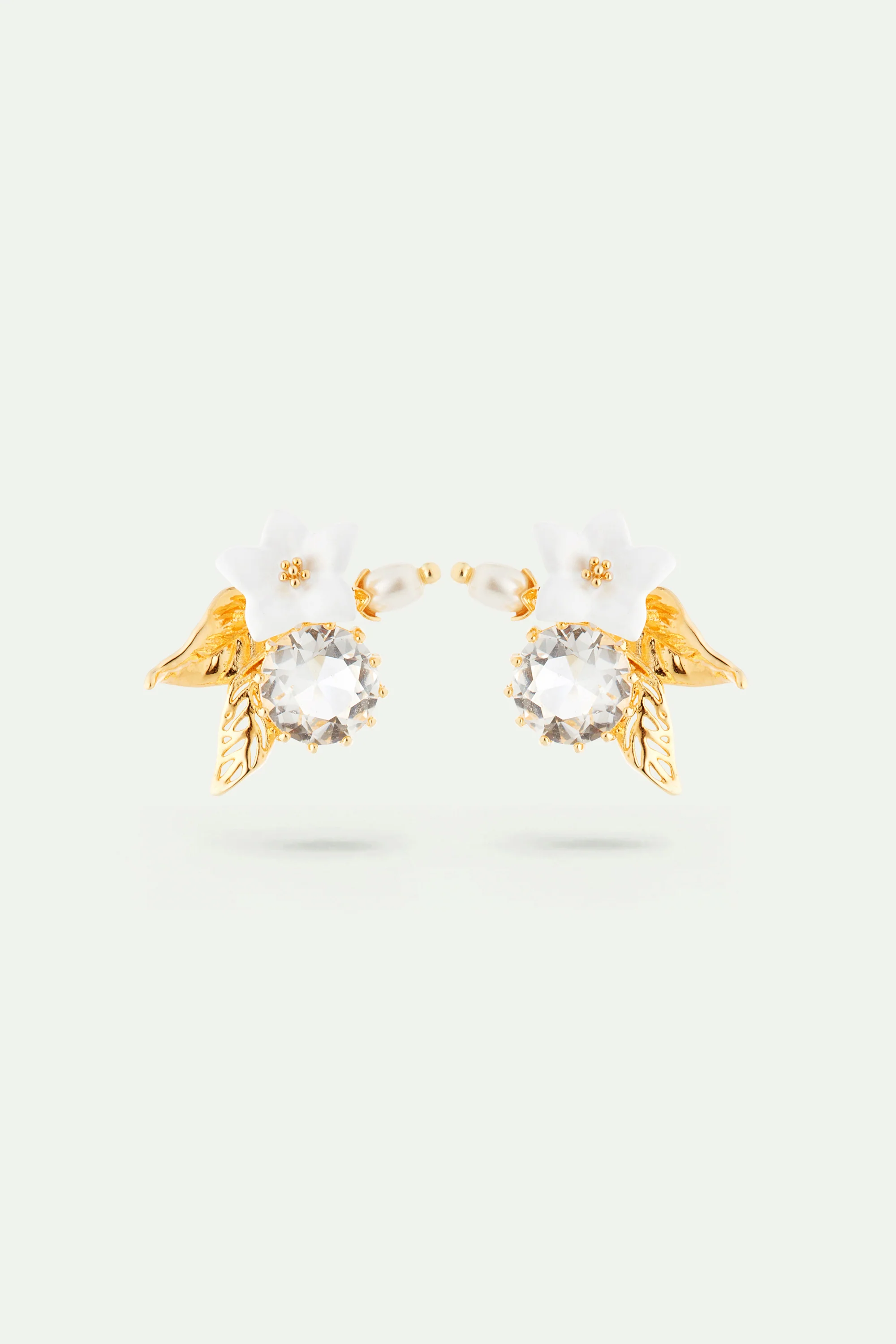 Boucles d'oreilles tiges jasmin officinal blanc, cristal facetté et perle fantaisie