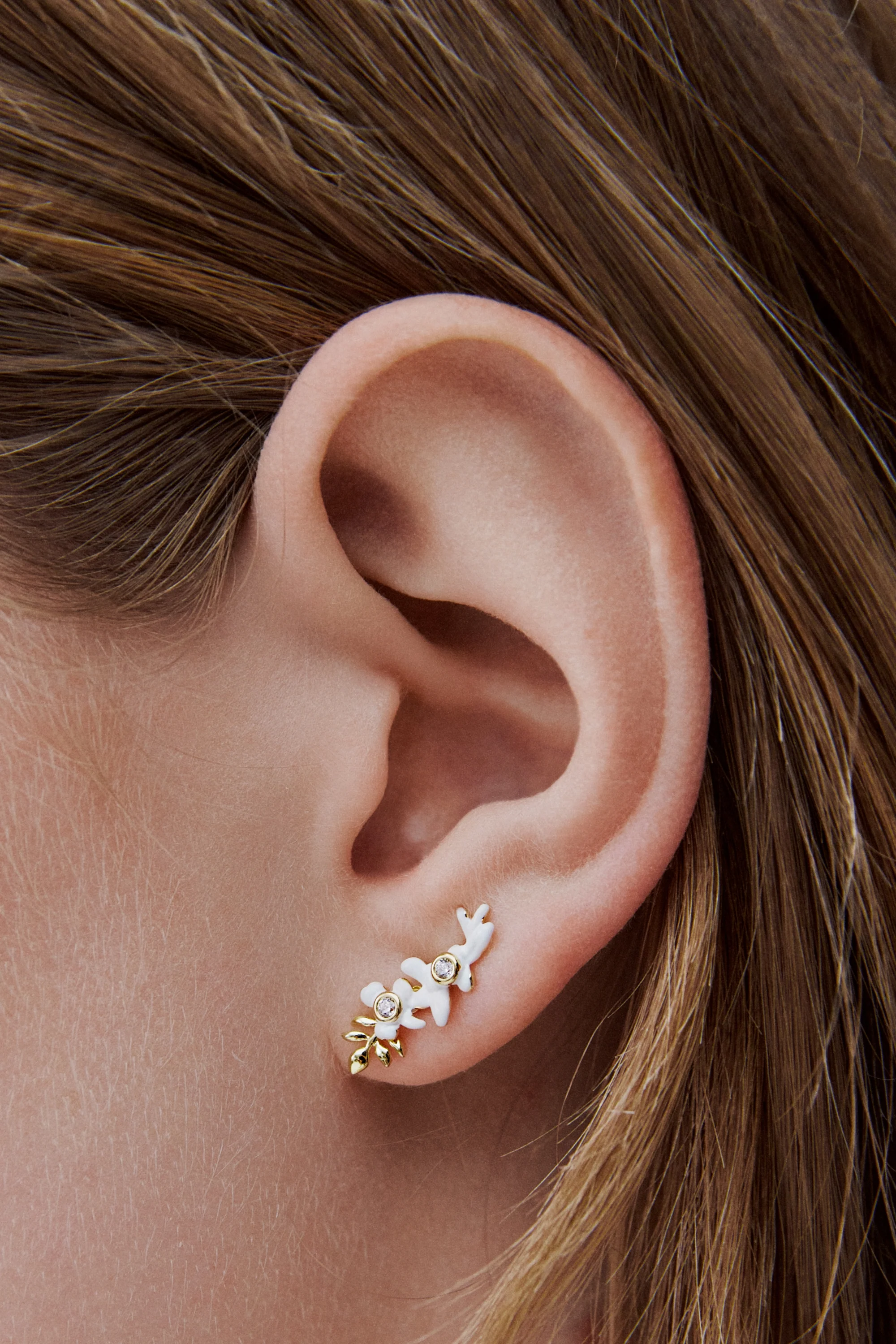 Boucles d'oreilles tiges laurier doré, glycine blanche et perle de culture - Image 2